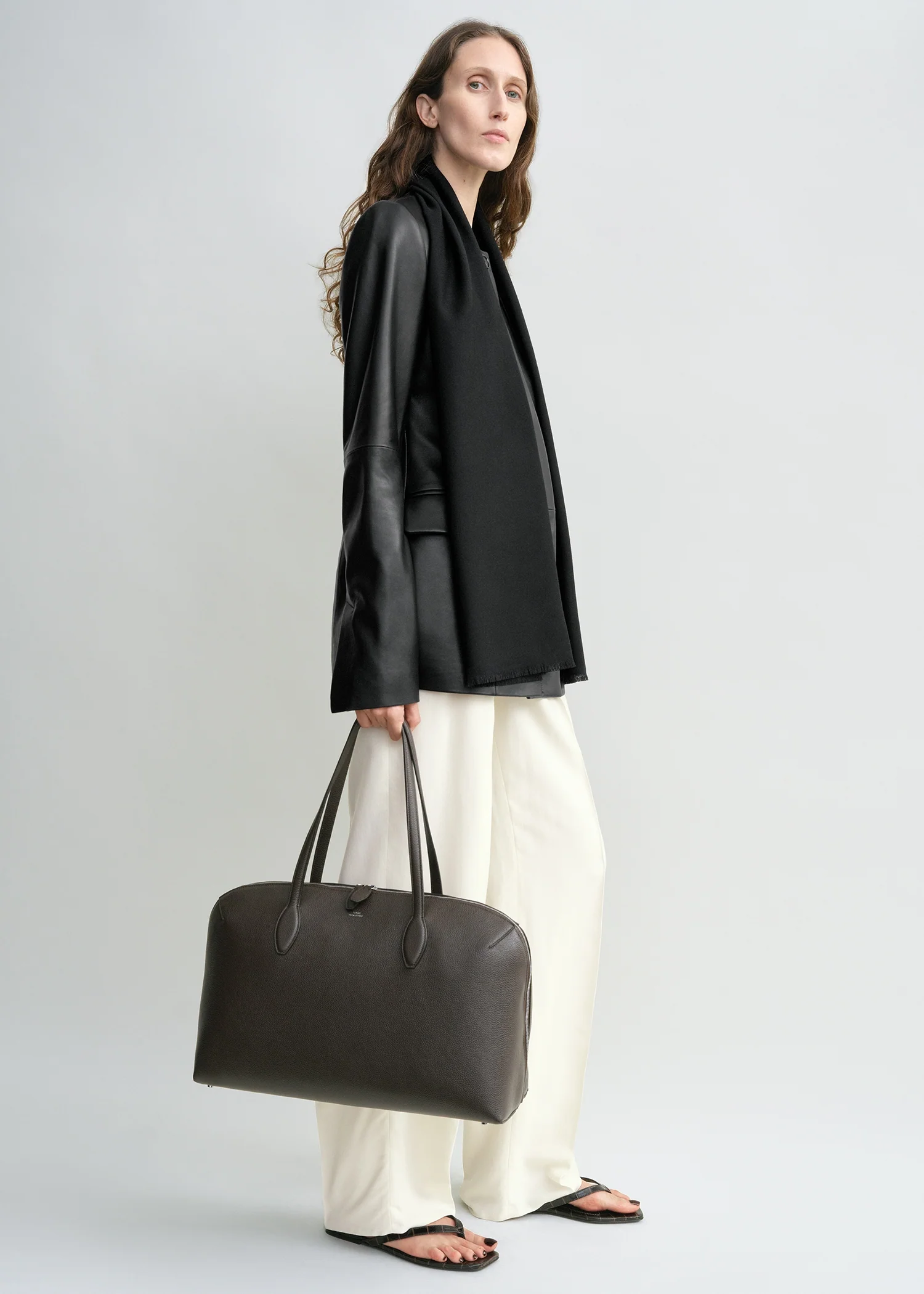 Grained-leather day tote dark chocolate - Image 3