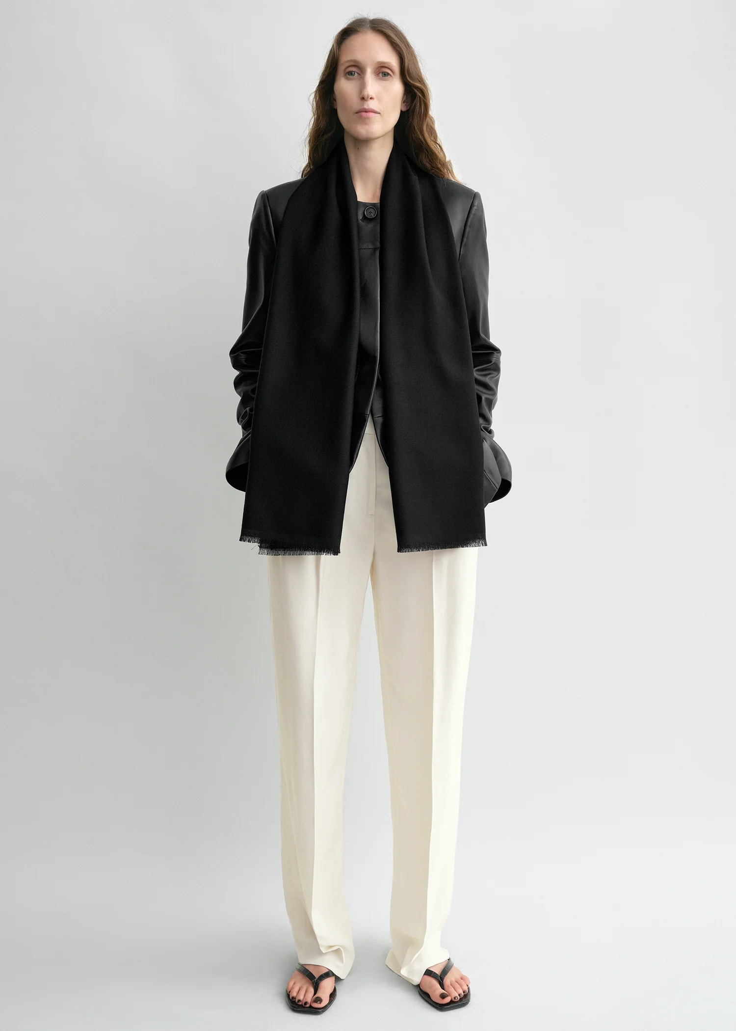Light wool scarf black - Image 3
