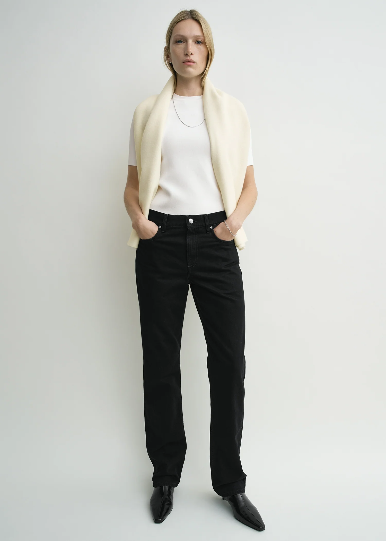 Low straight denim black
