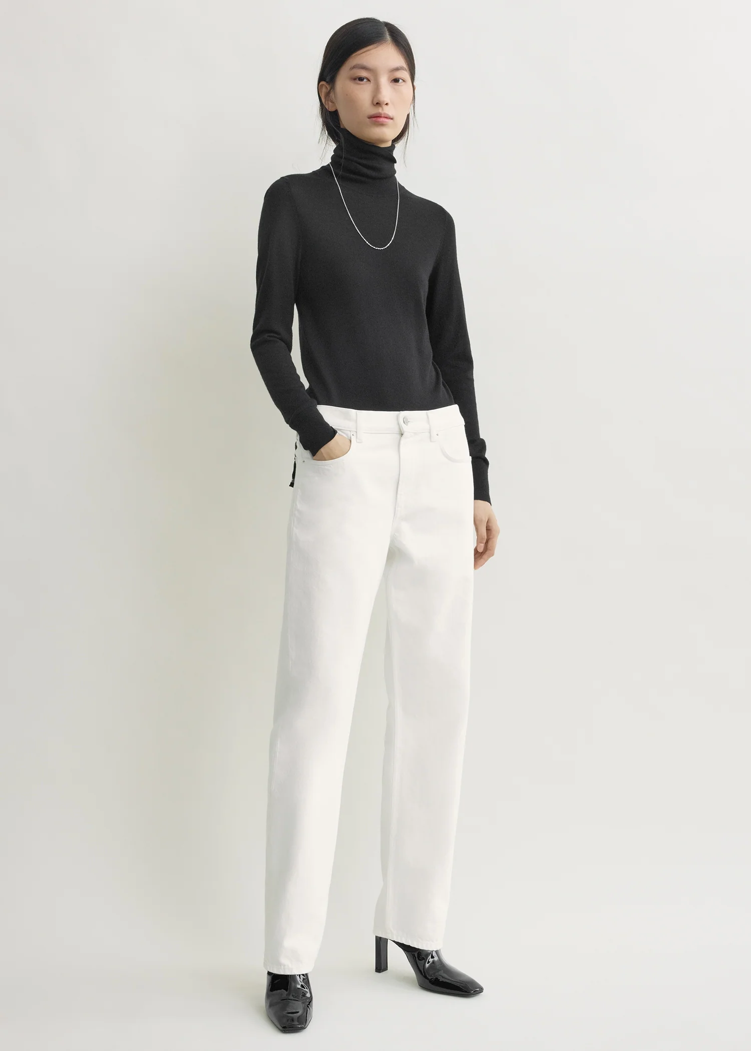 Low straight denim white