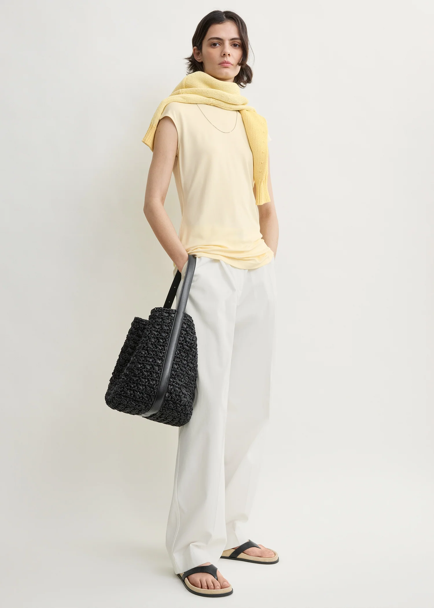 Medium belted paper raffia tote black - Image 2