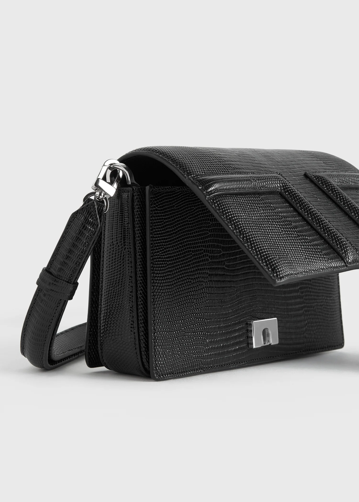 Mini T-flap lizard-embossed bag black - Image 5