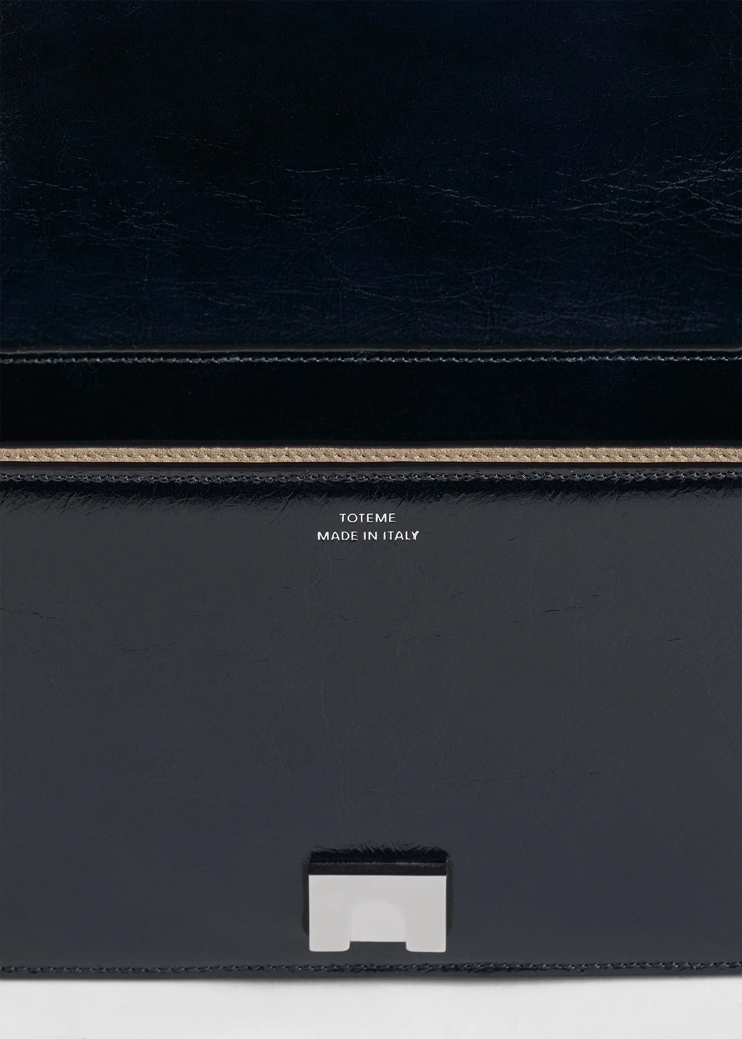 Mini T-flap naplack bag navy - Image 8