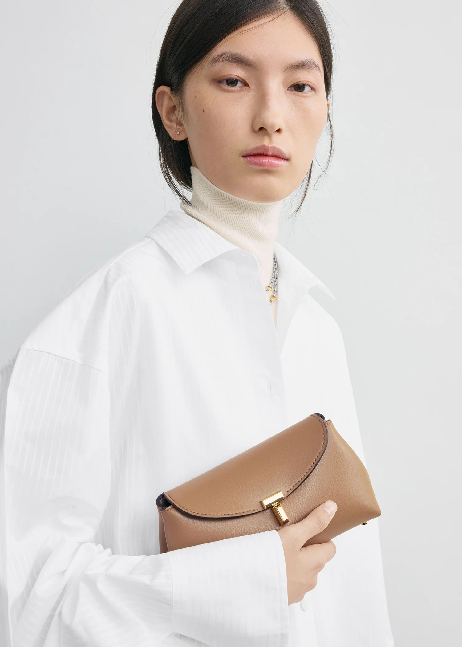 Mini T-lock leather clutch camel - Image 2