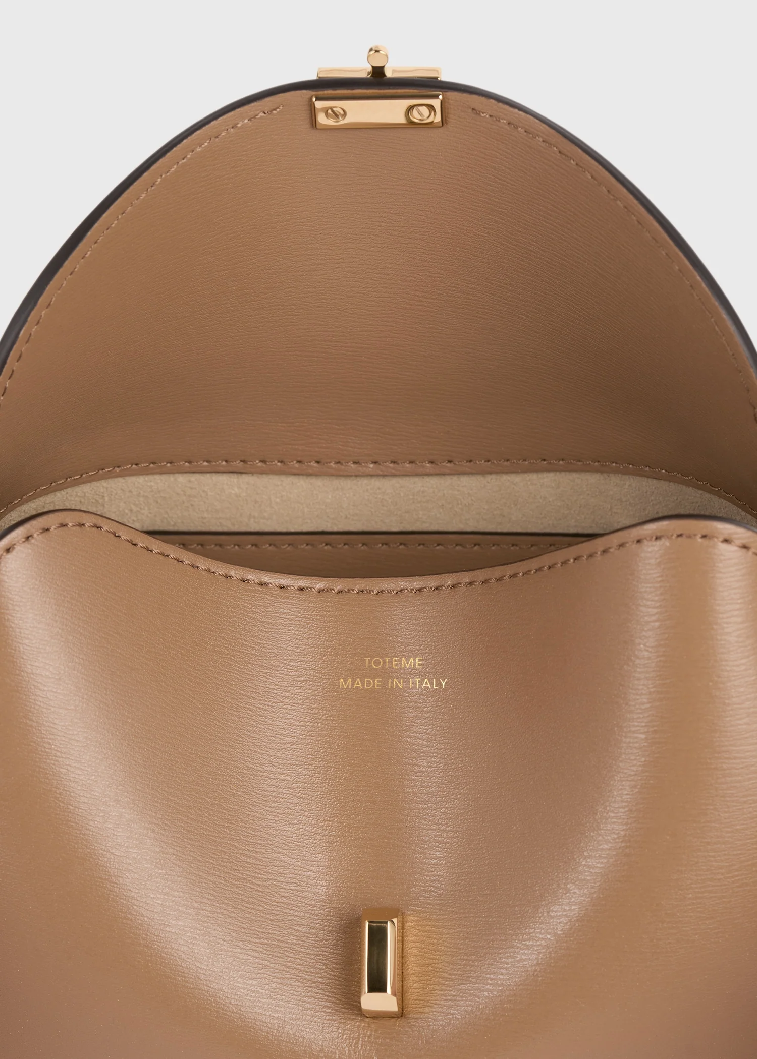 Mini T-lock leather clutch camel - Image 6