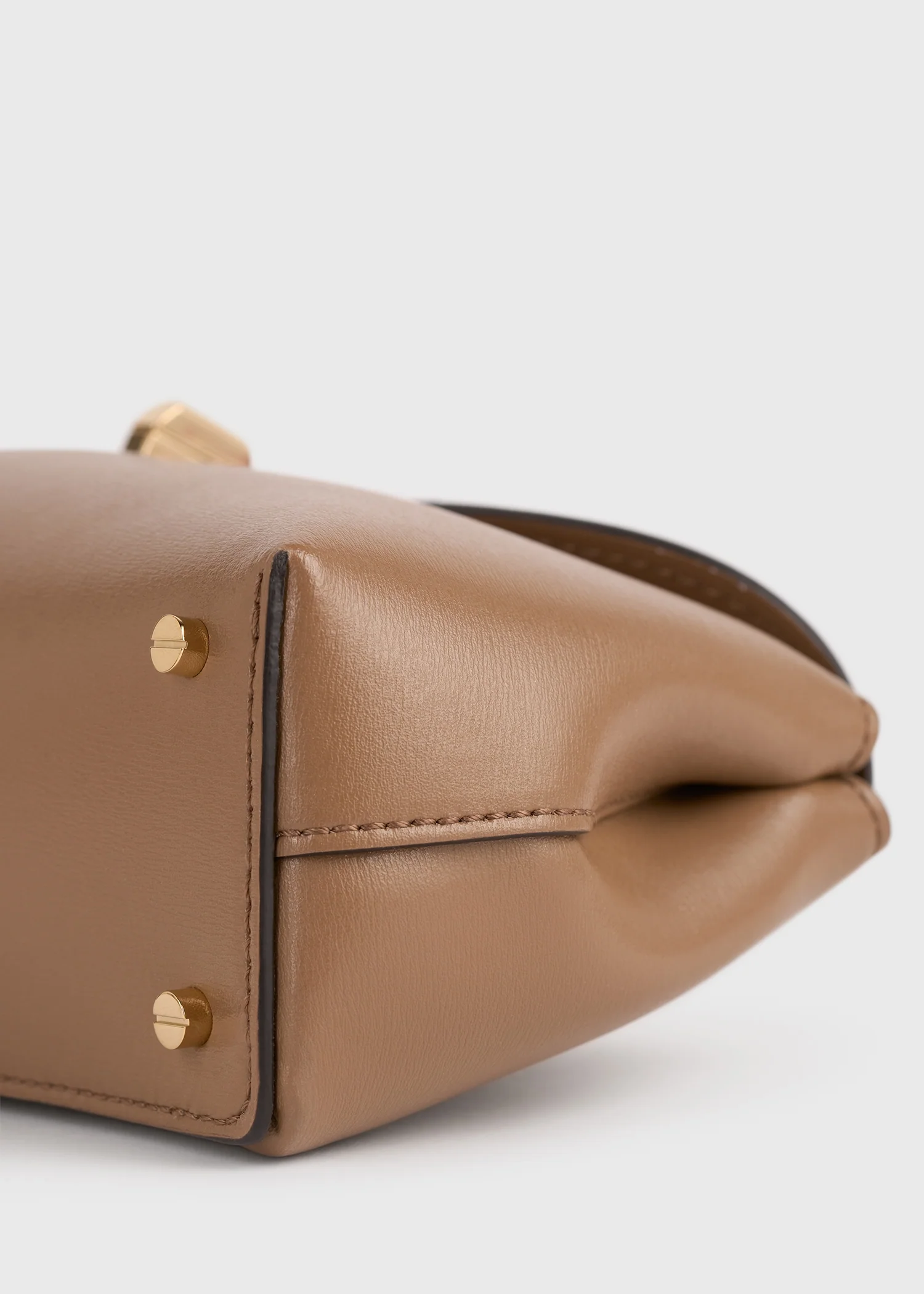 Mini T-lock leather clutch camel - Image 7