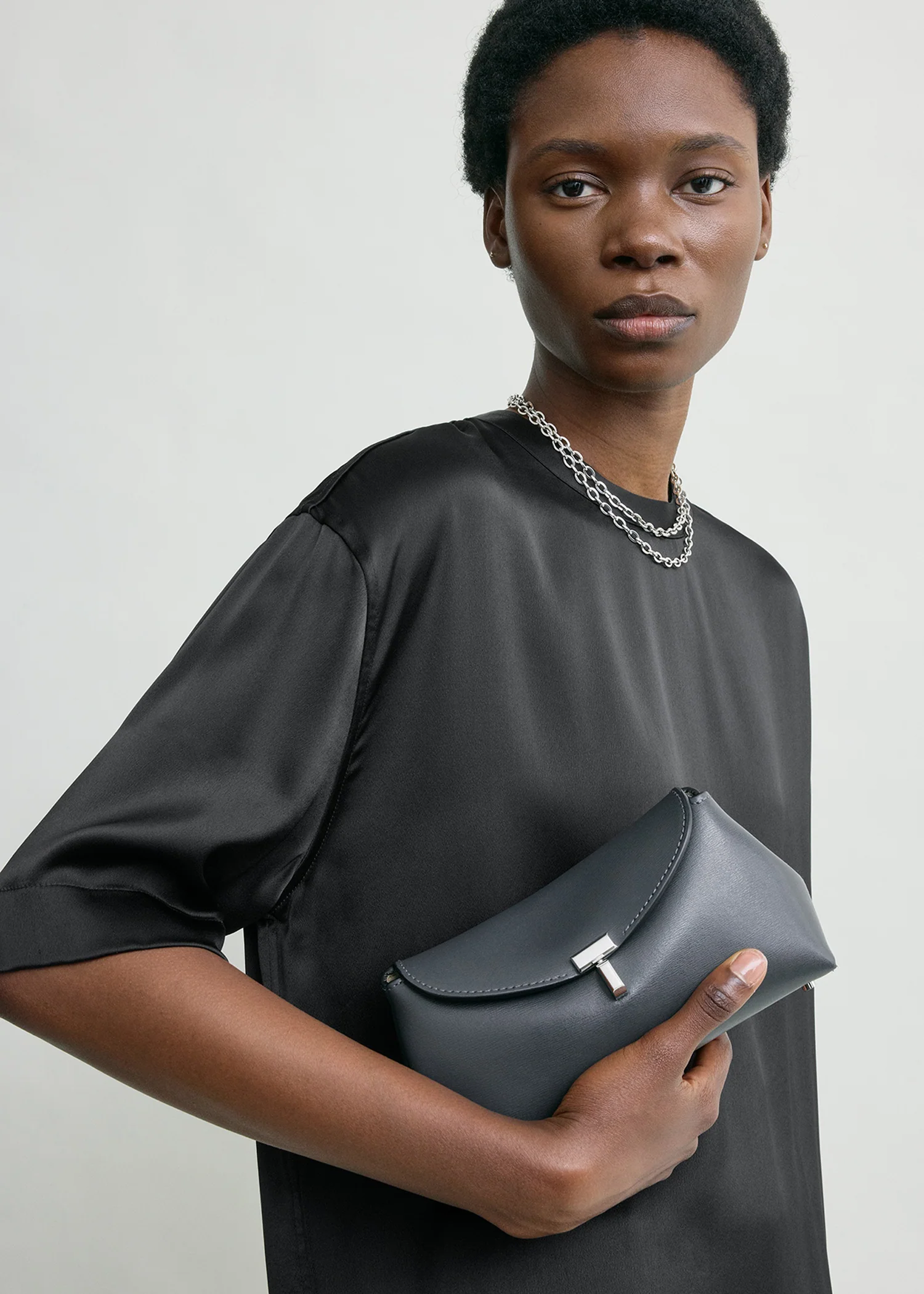 Mini T-lock leather clutch shark - Image 2