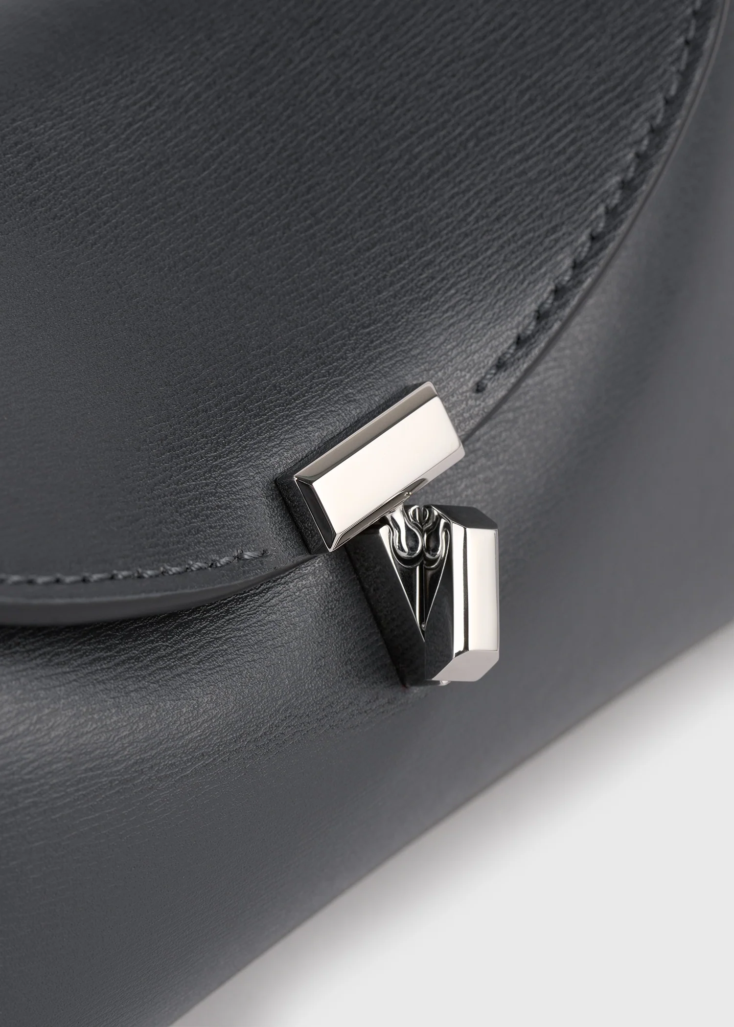 Mini T-lock leather clutch shark - Image 5