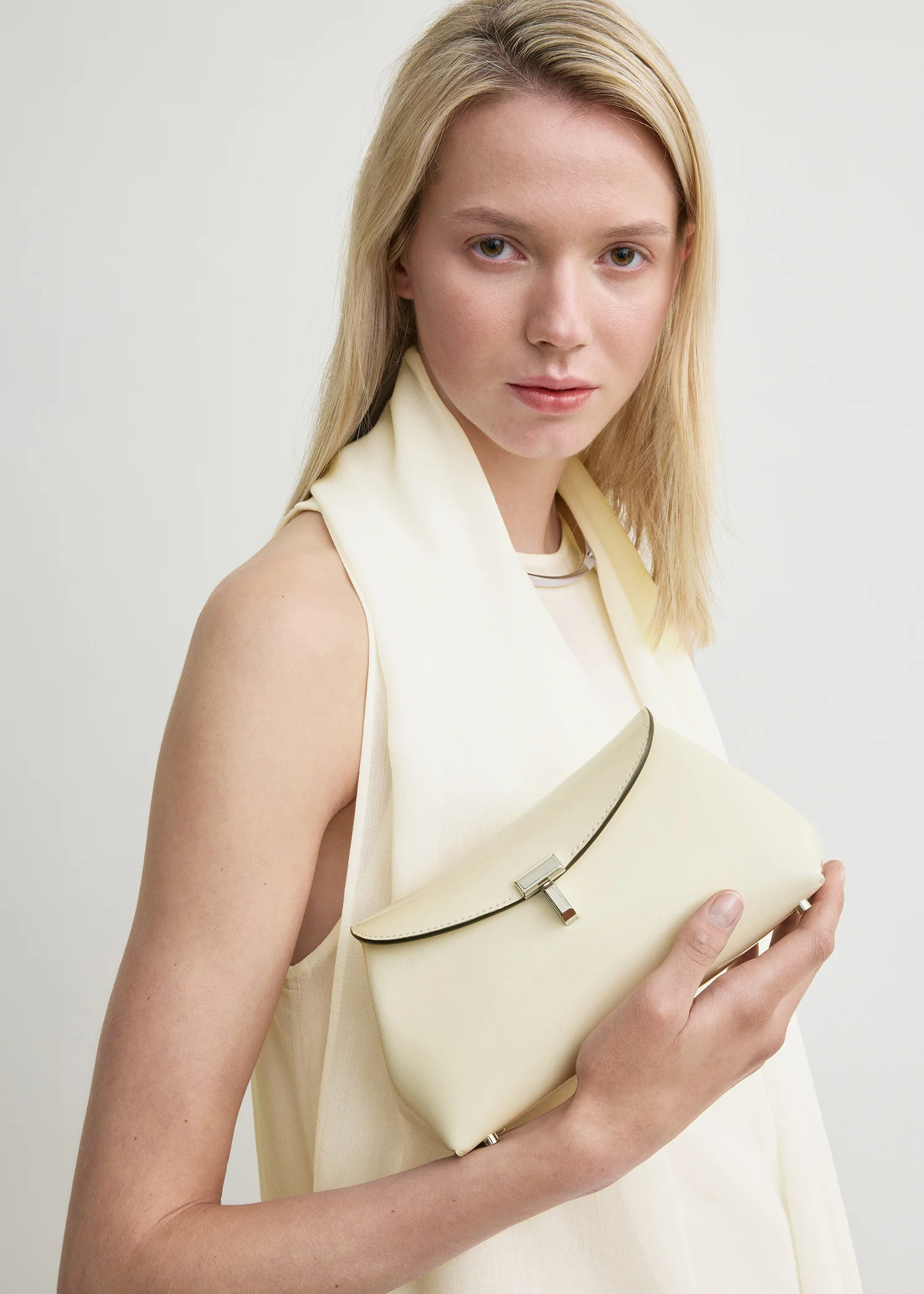 Mini T-lock naplack clutch milk - Image 2
