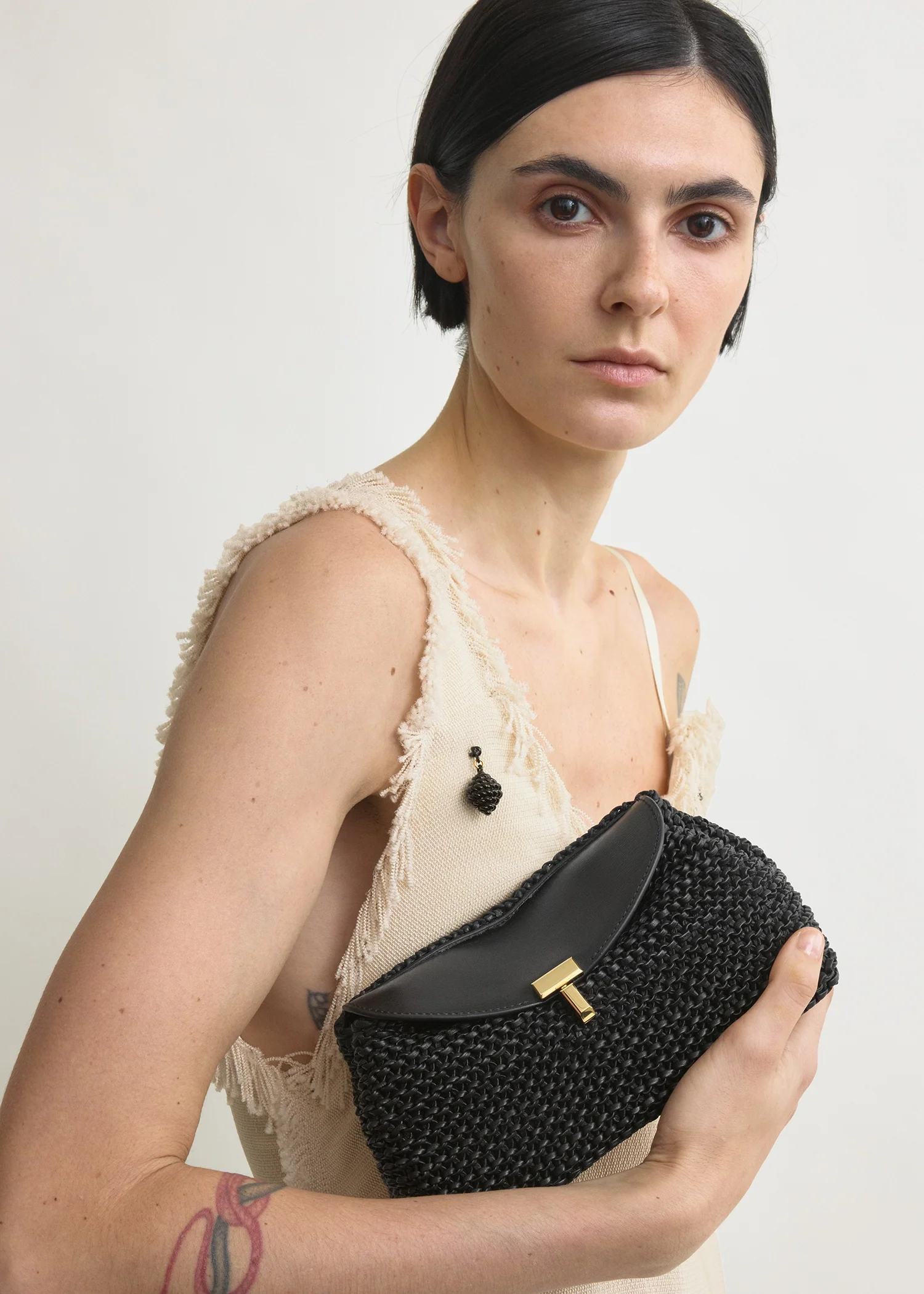 Mini T-lock woven-leather clutch black - Image 2