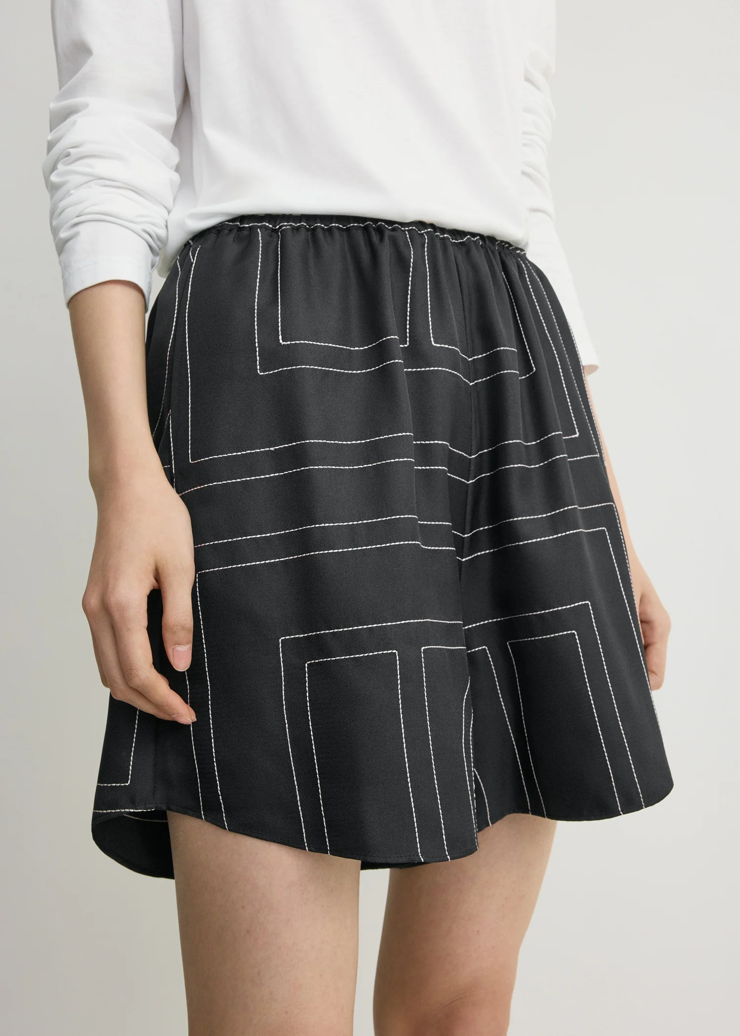 Monogram silk pj shorts black - Image 4