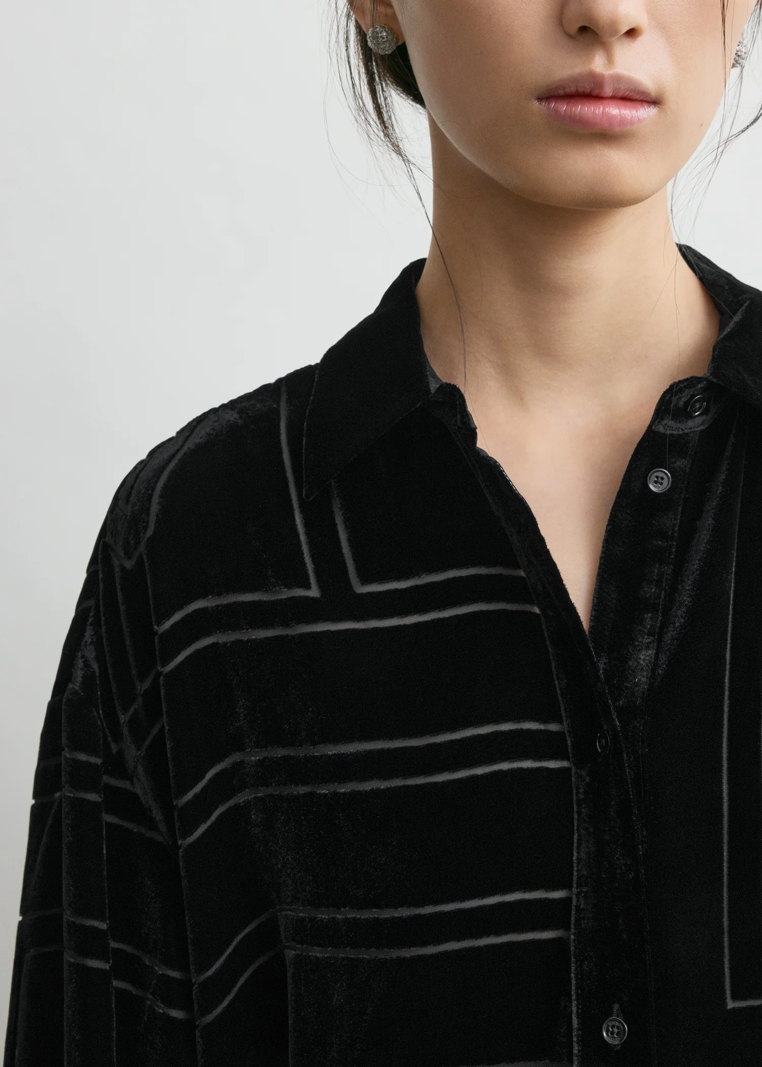 Oversized devoré shirt black petite - Image 5
