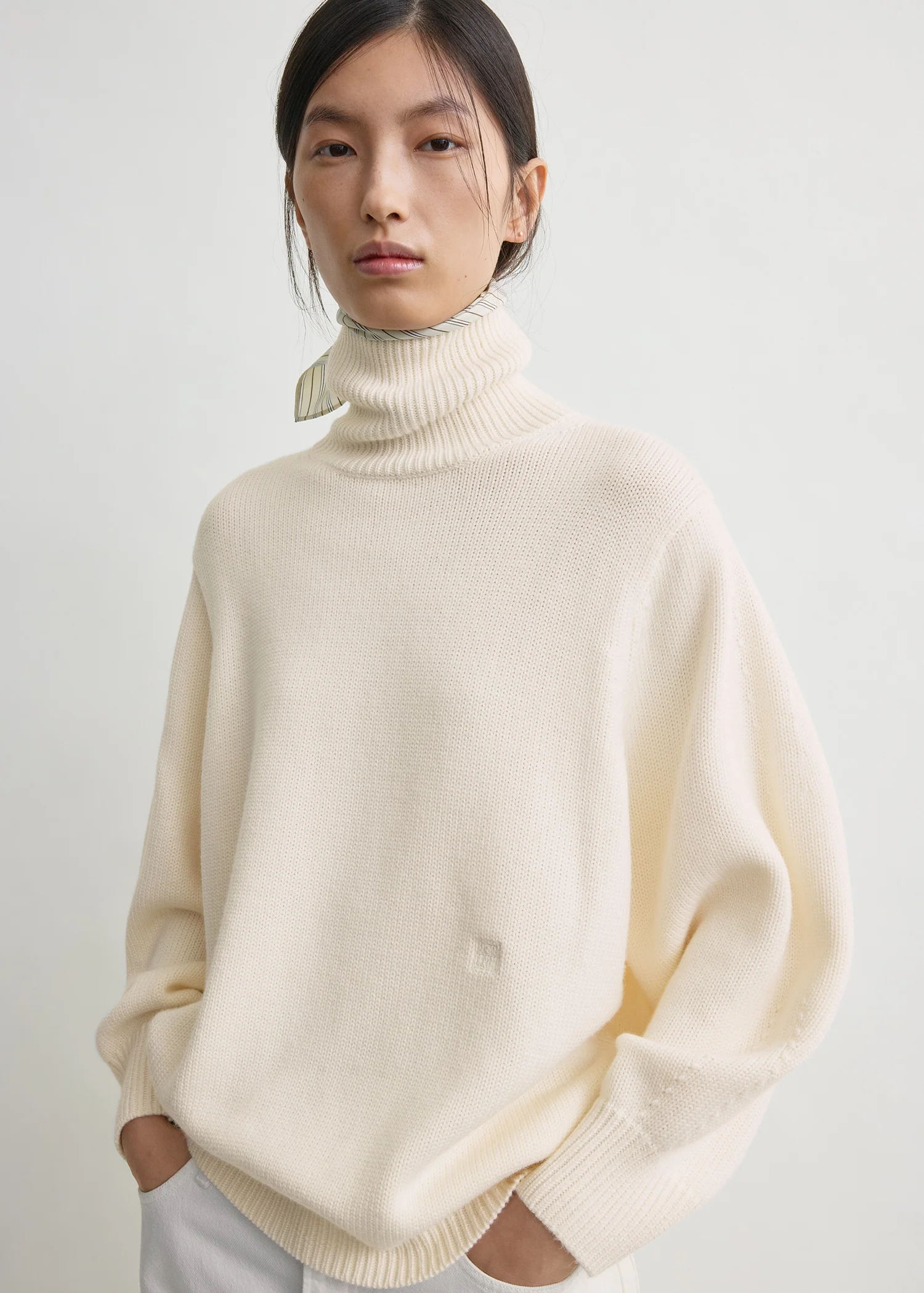 Oversized turtleneck ecru - Image 4