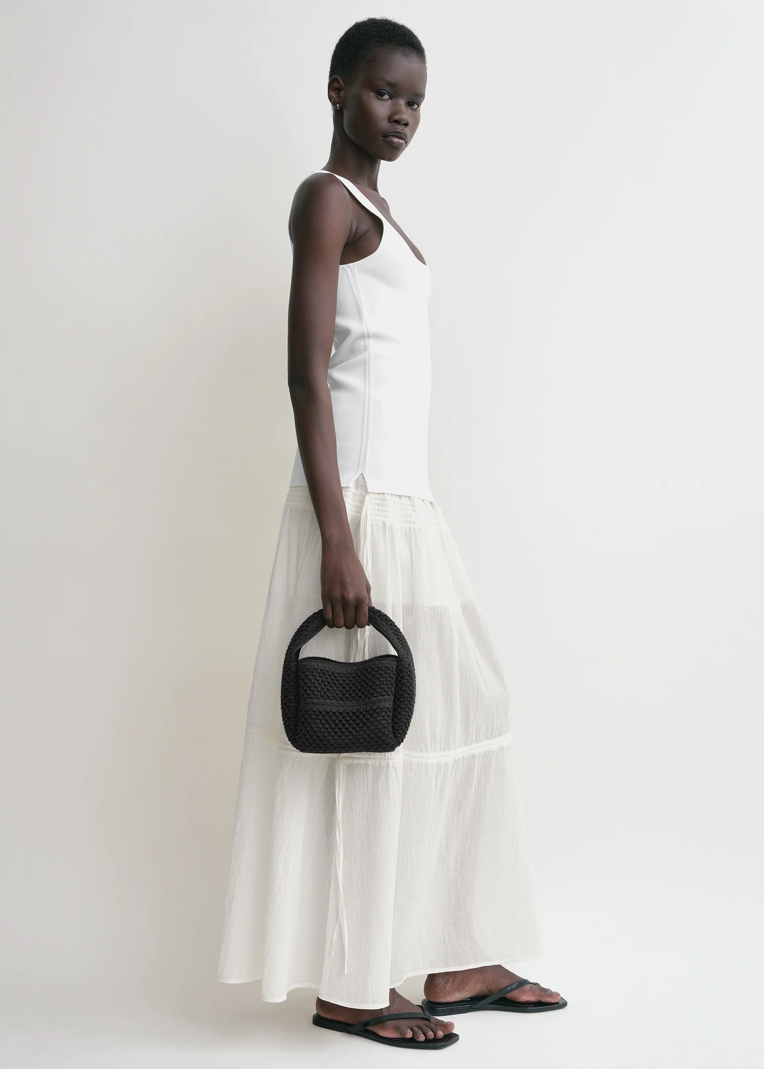 Petite crochet bucket bag black - Image 3