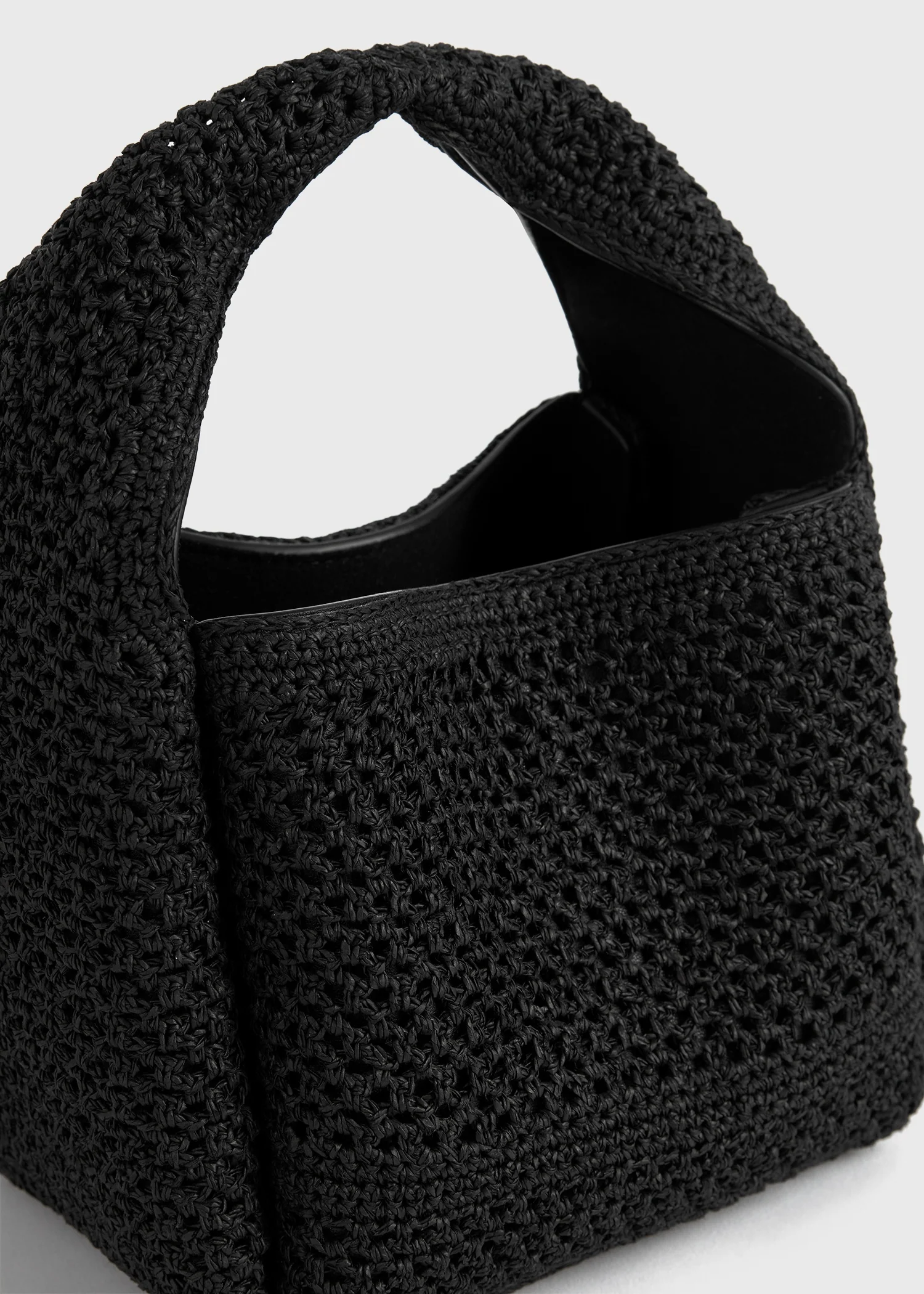 Petite crochet bucket bag black - Image 4