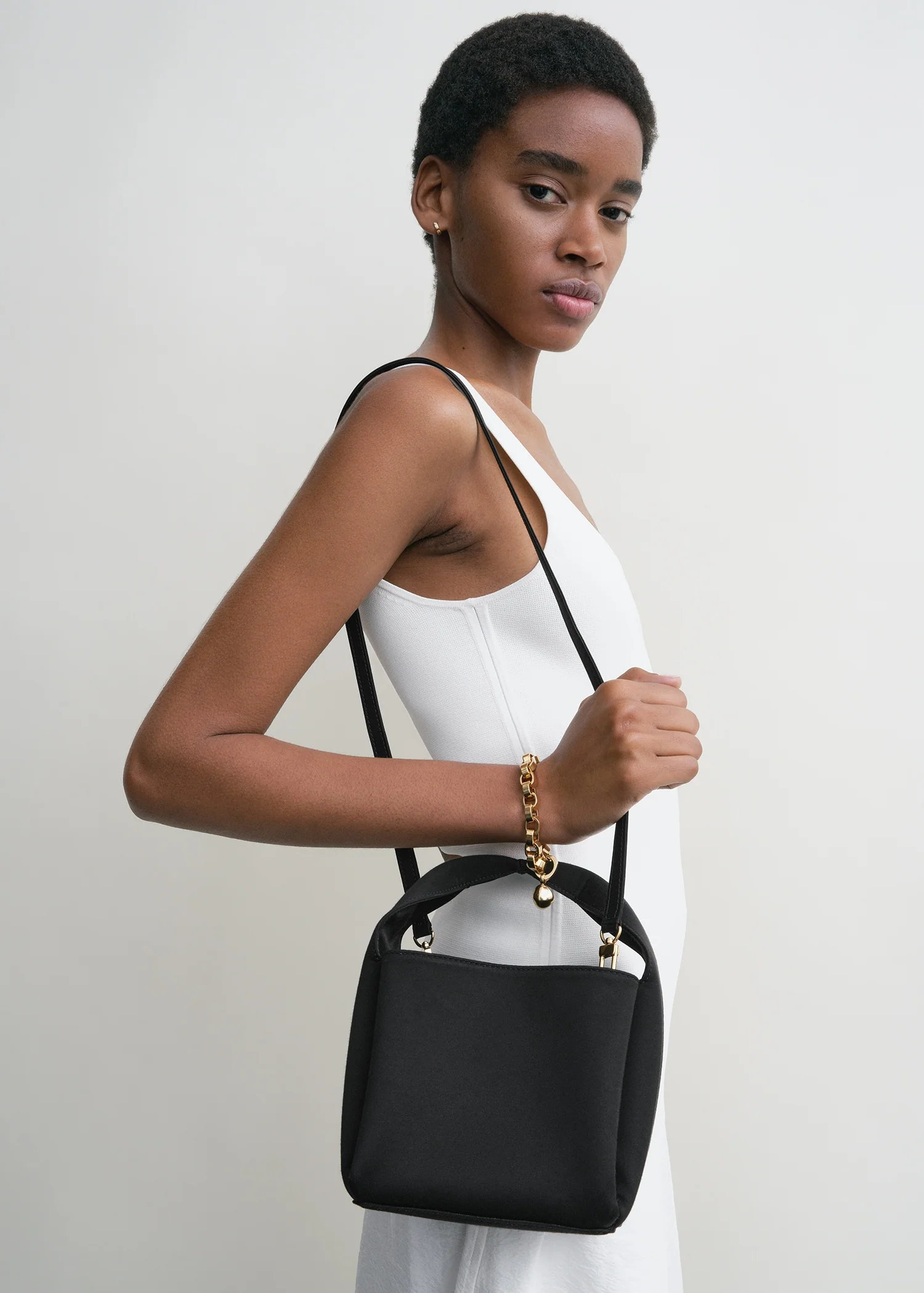 Petite satin bucket bag black - Image 4