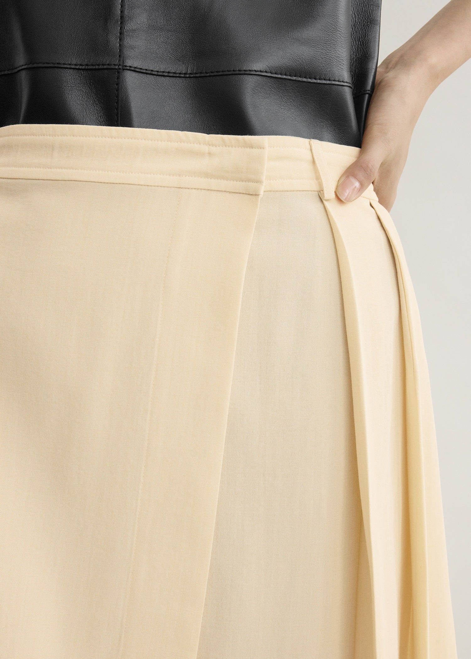 Pleated wrap skirt champagne petite - Image 4