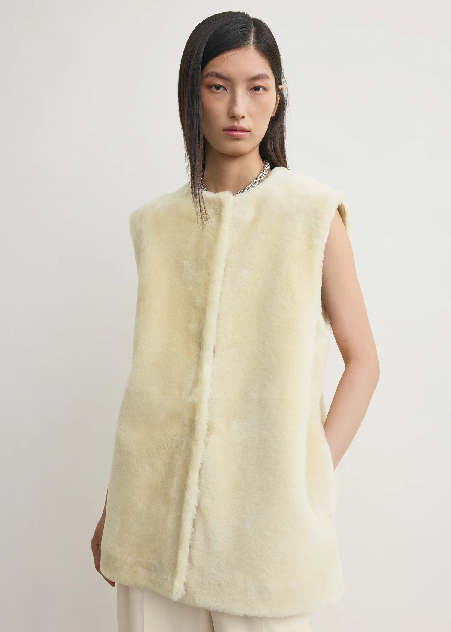 Plush shearling vest ecru - Image 4