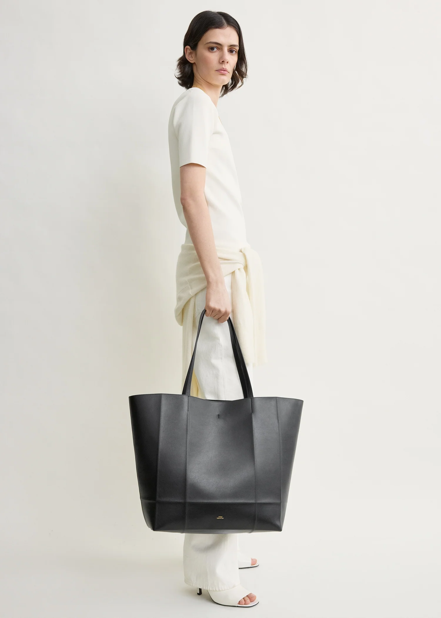 Roam leather tote black - Image 3
