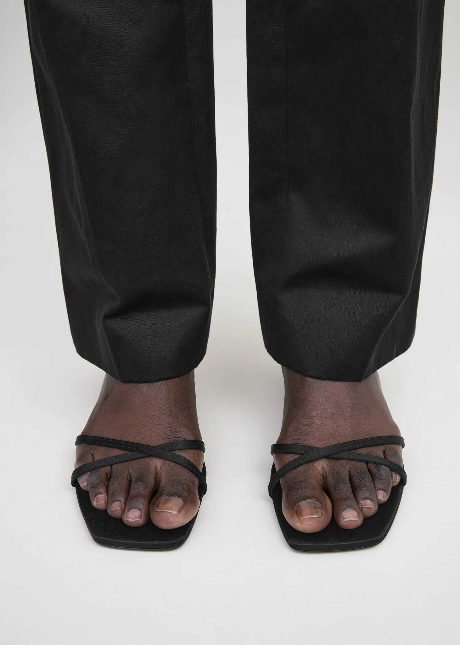 Satin crossover sandals black - Image 2