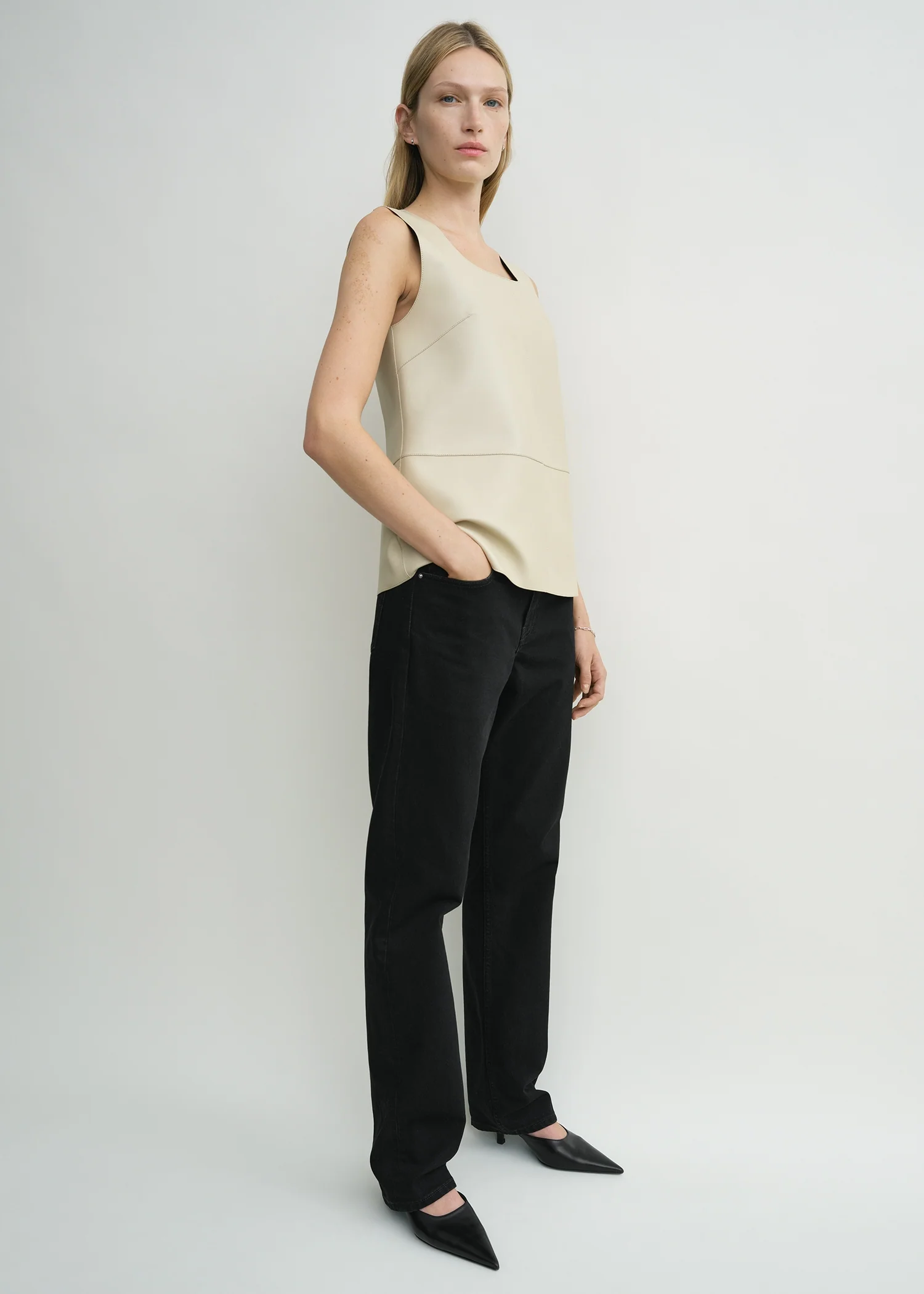 Scoop-neck leather top sand - Image 2