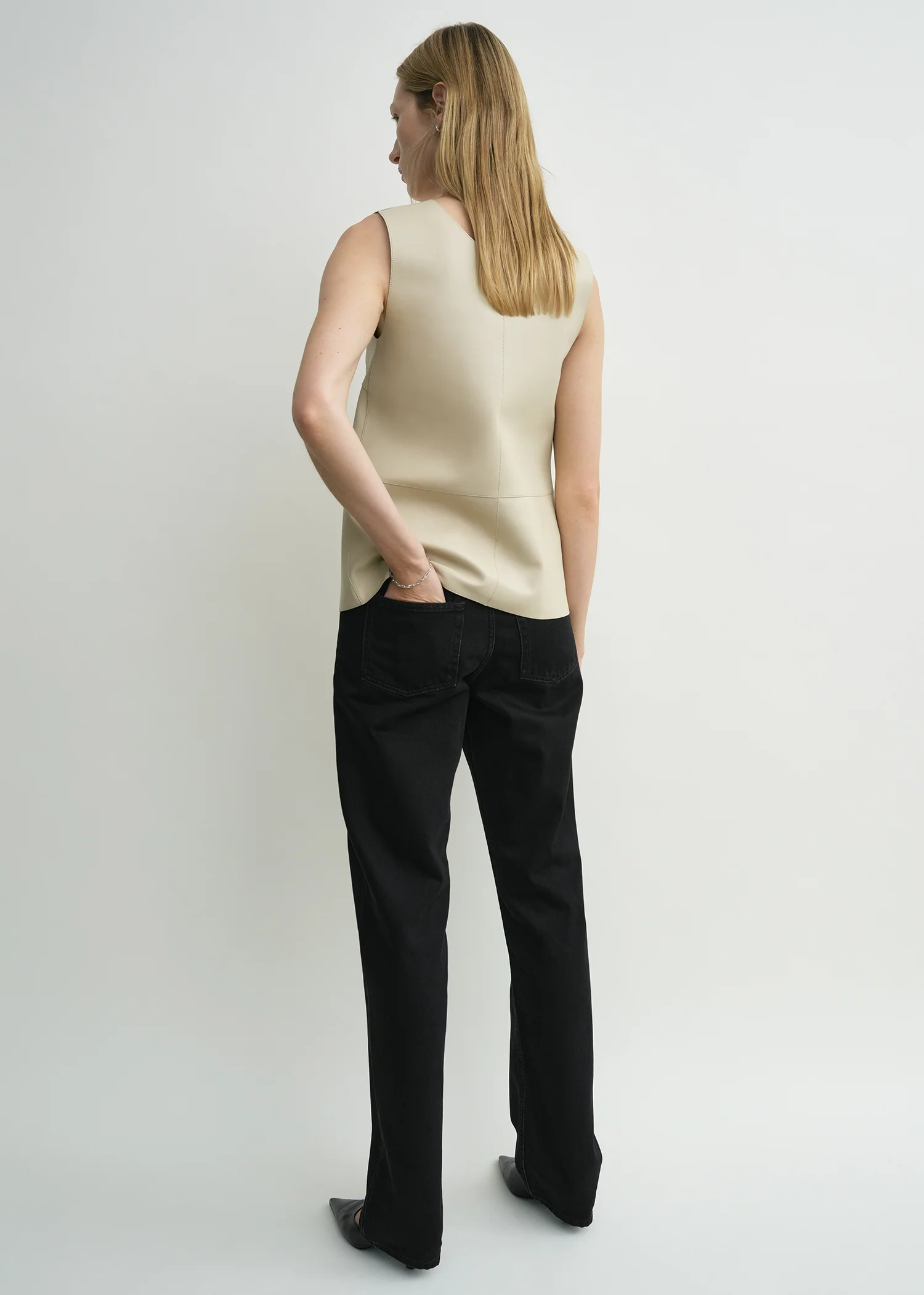 Scoop-neck leather top sand - Image 3