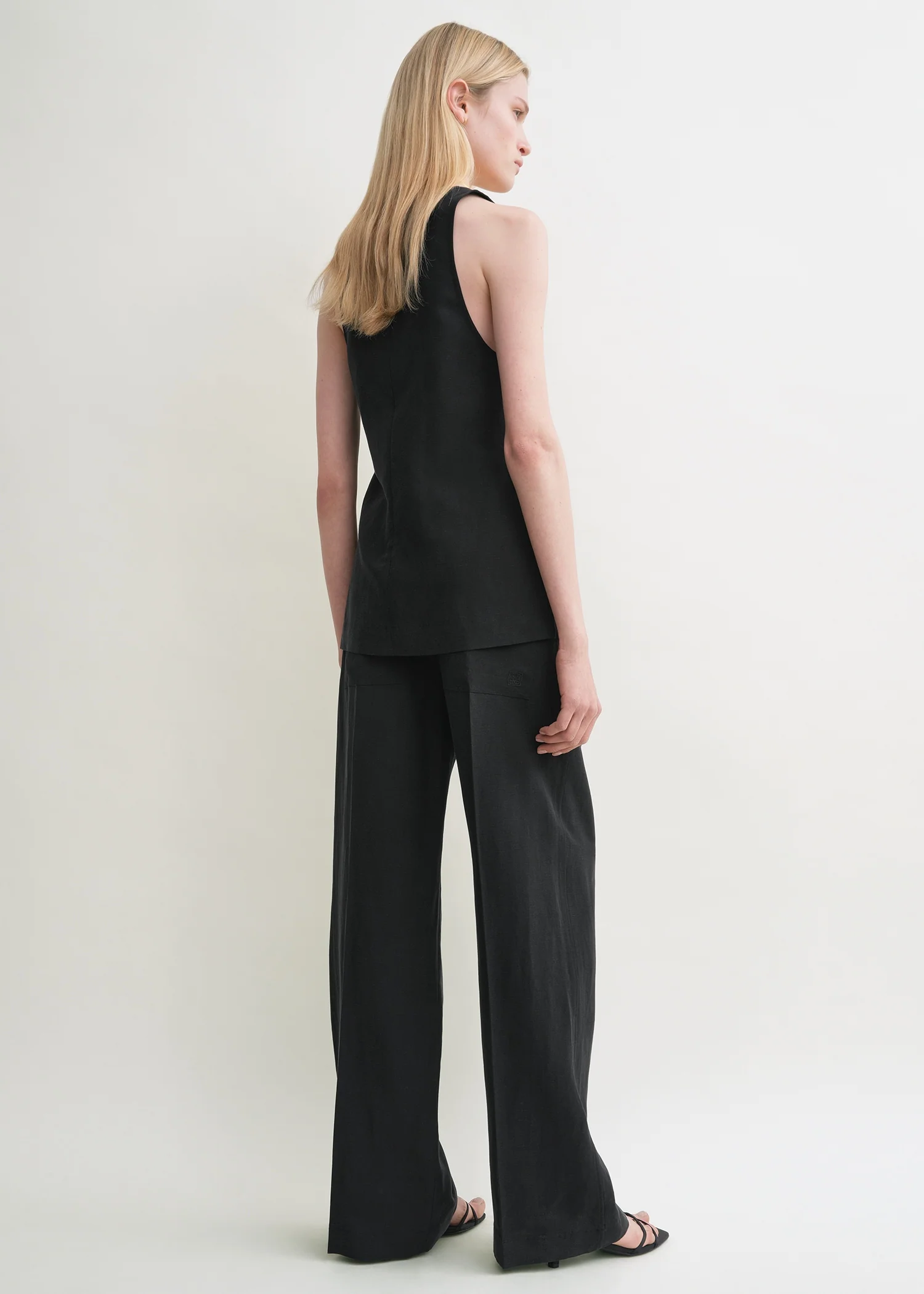 Scoop tank top black - Image 3