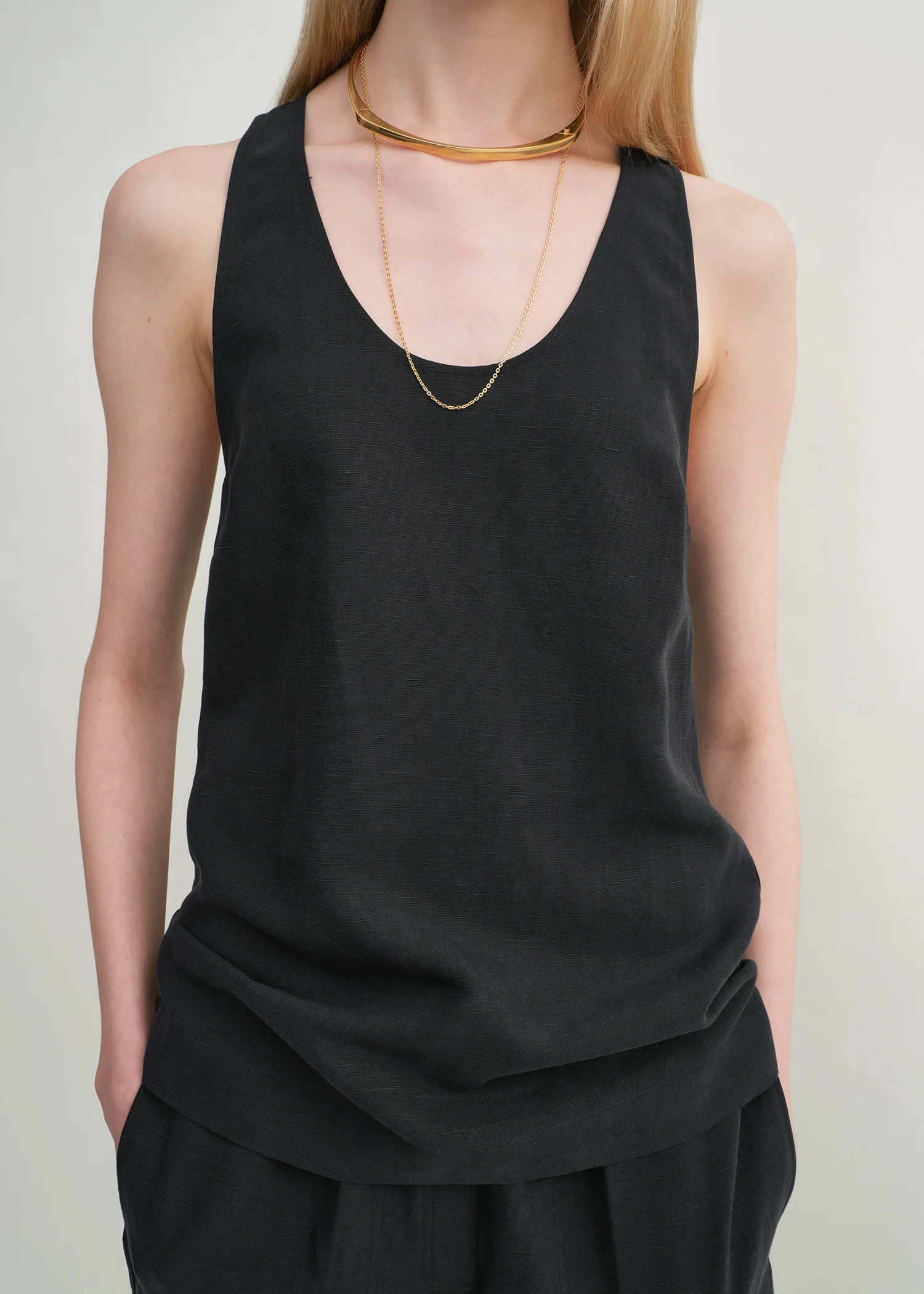 Scoop tank top black - Image 4