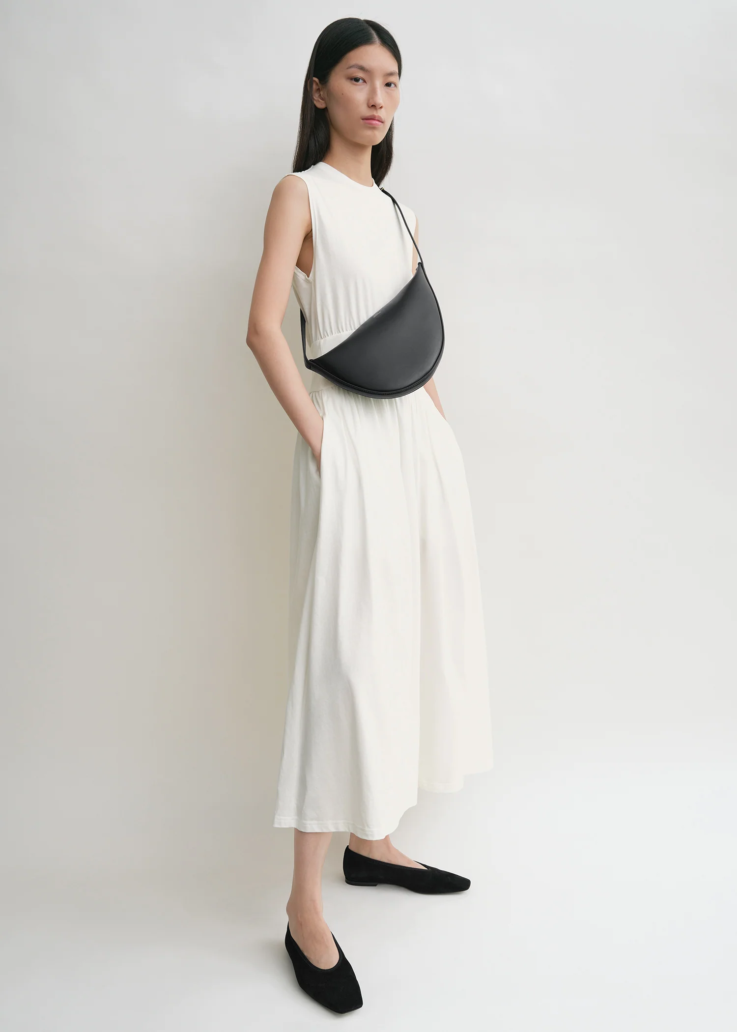 Leather scooped sling black - Image 3