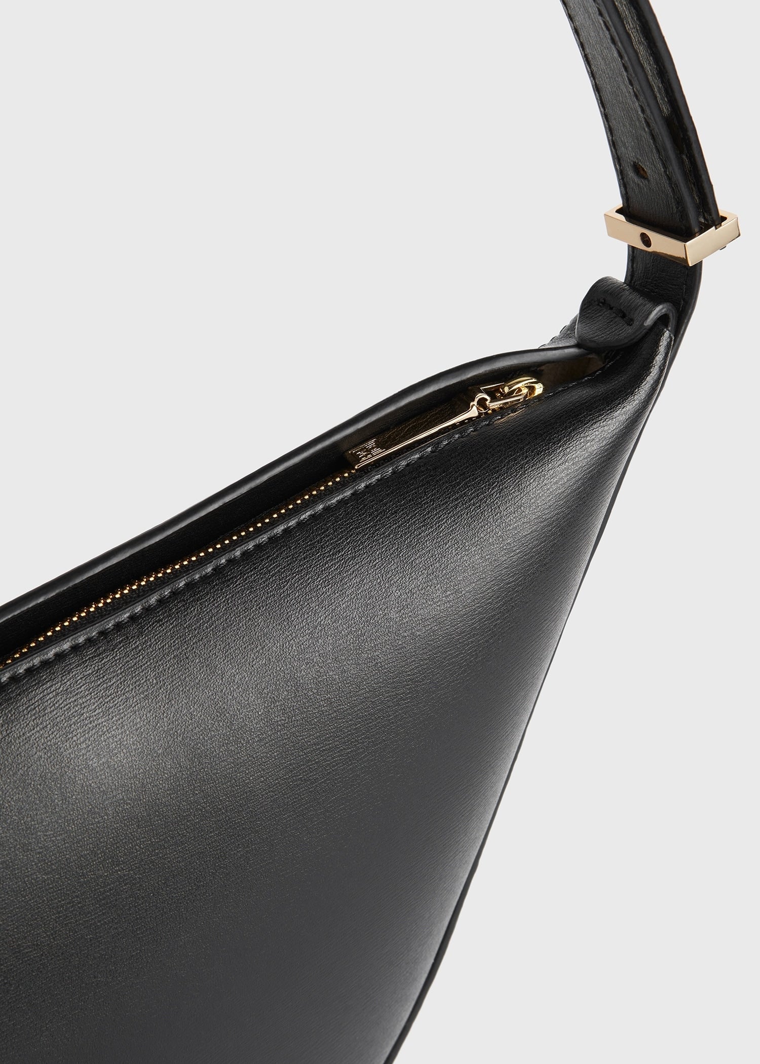 Leather scooped sling black - Image 6