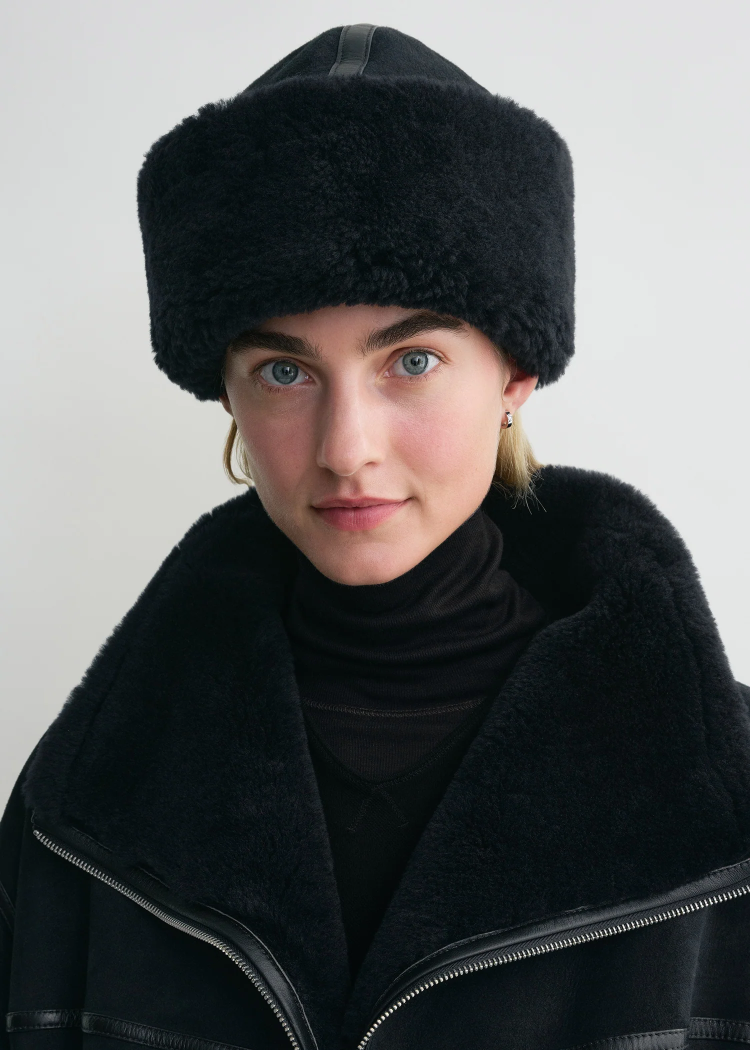 Shearling winter hat navy - Image 2