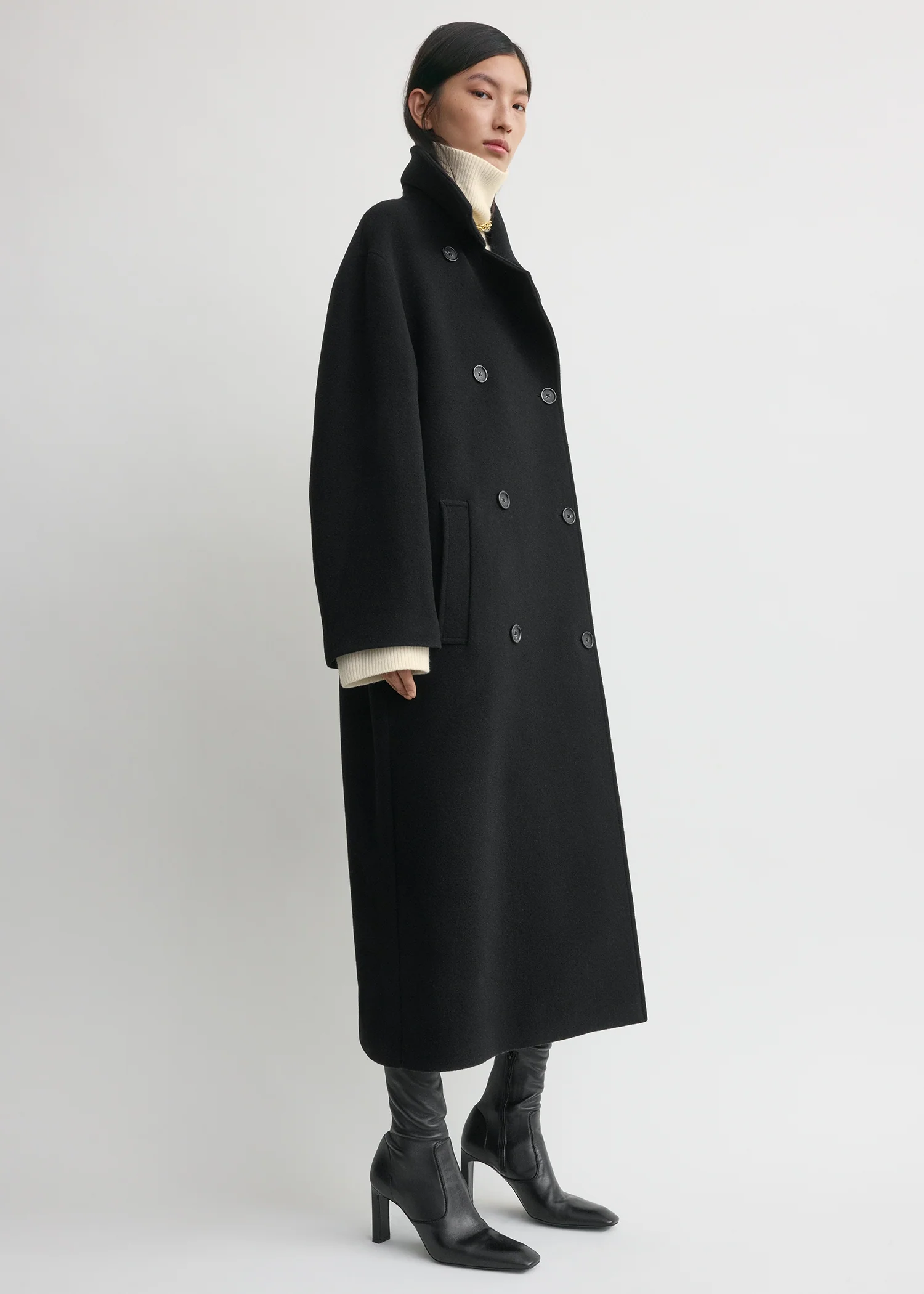 Shield coat black - Image 2
