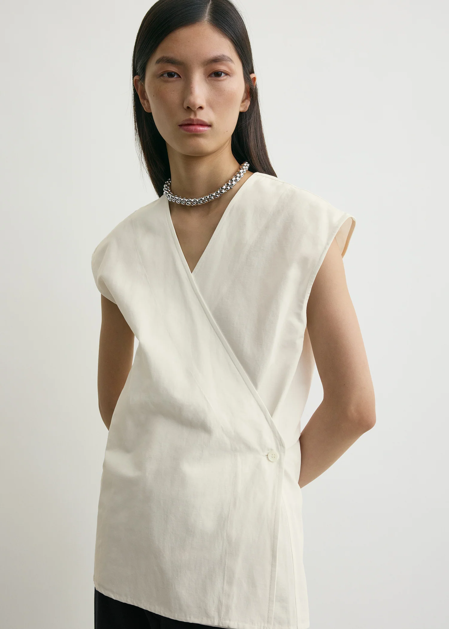 Short-sleeve wrap blouse off-white - Image 4
