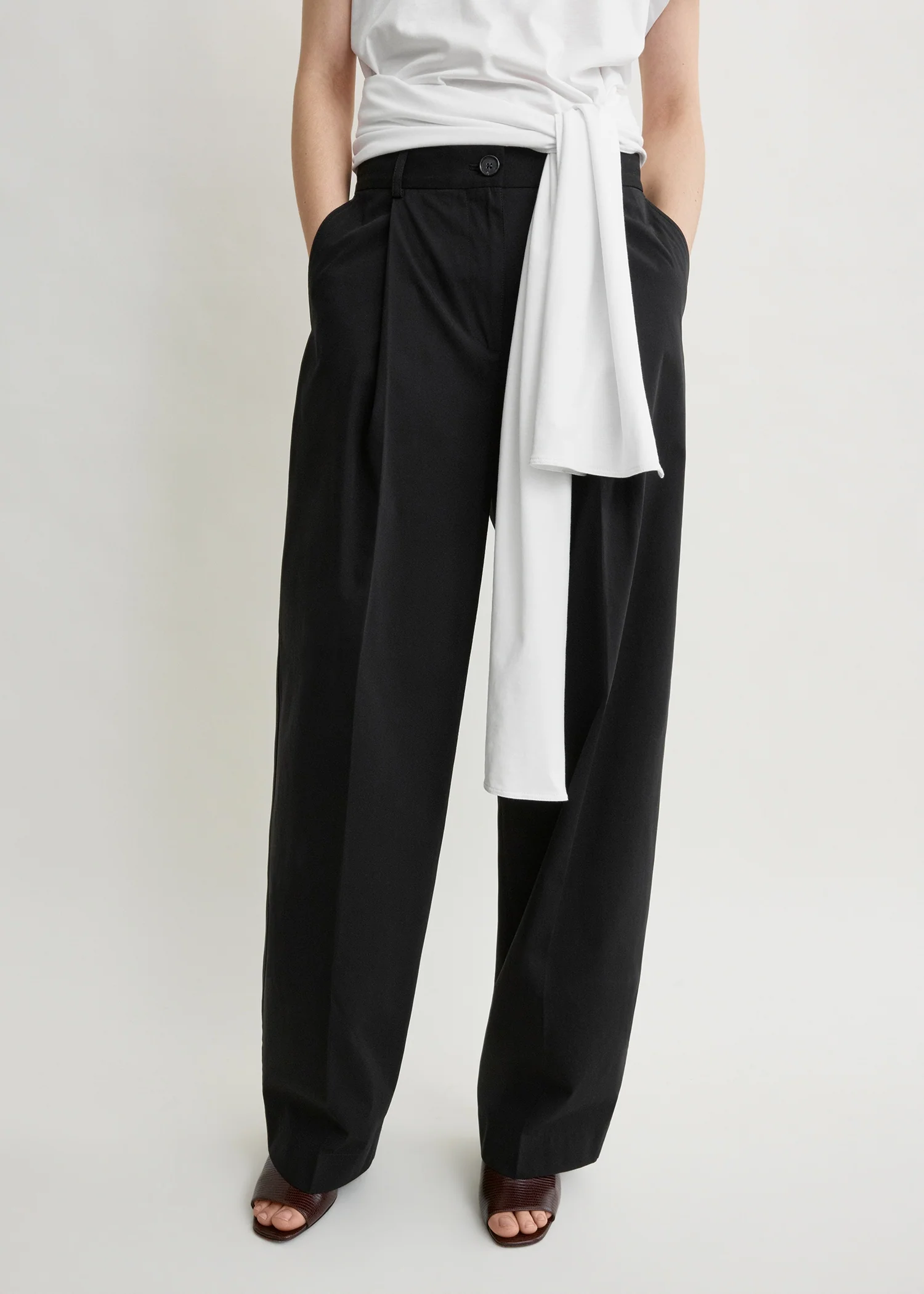 Single pleat cotton trousers black - Image 4