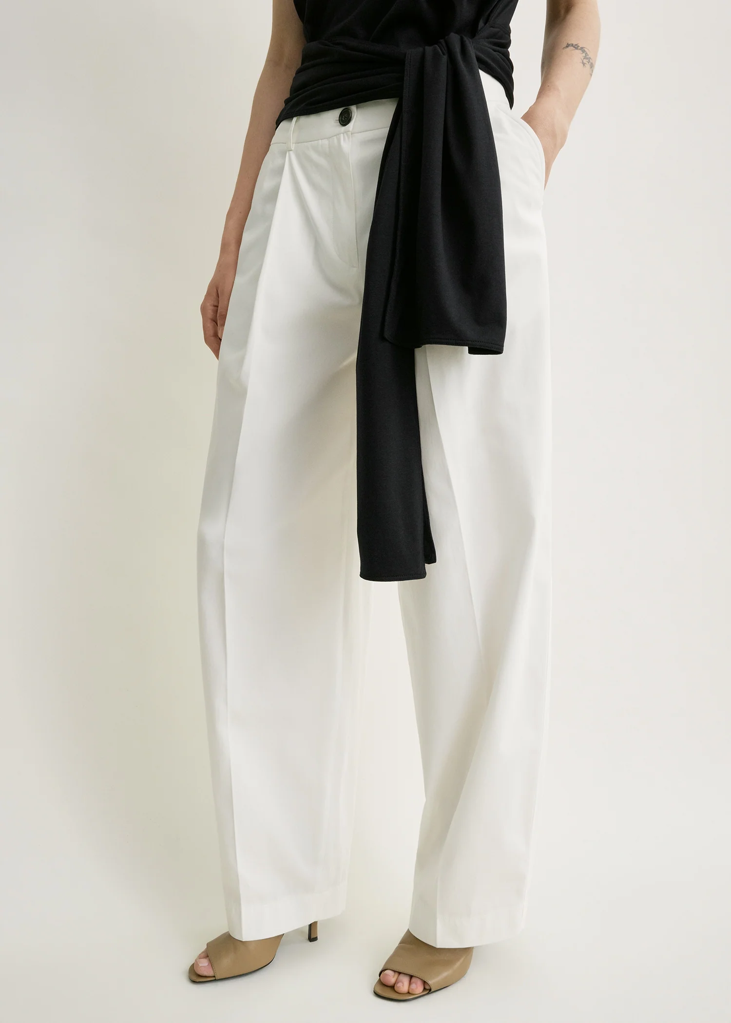 Single pleat cotton trousers white - Image 4
