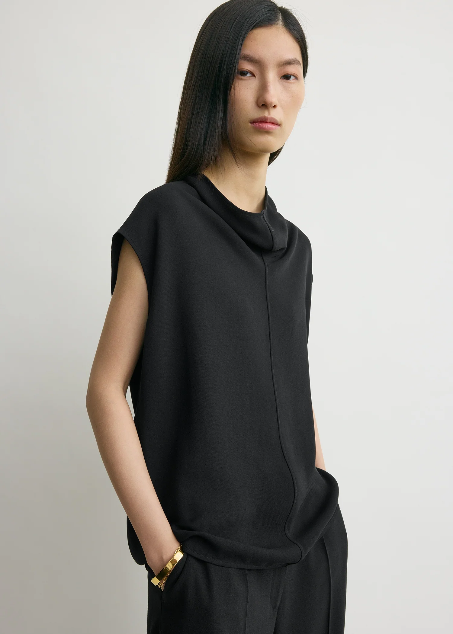 Sleeveless cady funnel-neck top black - Image 4