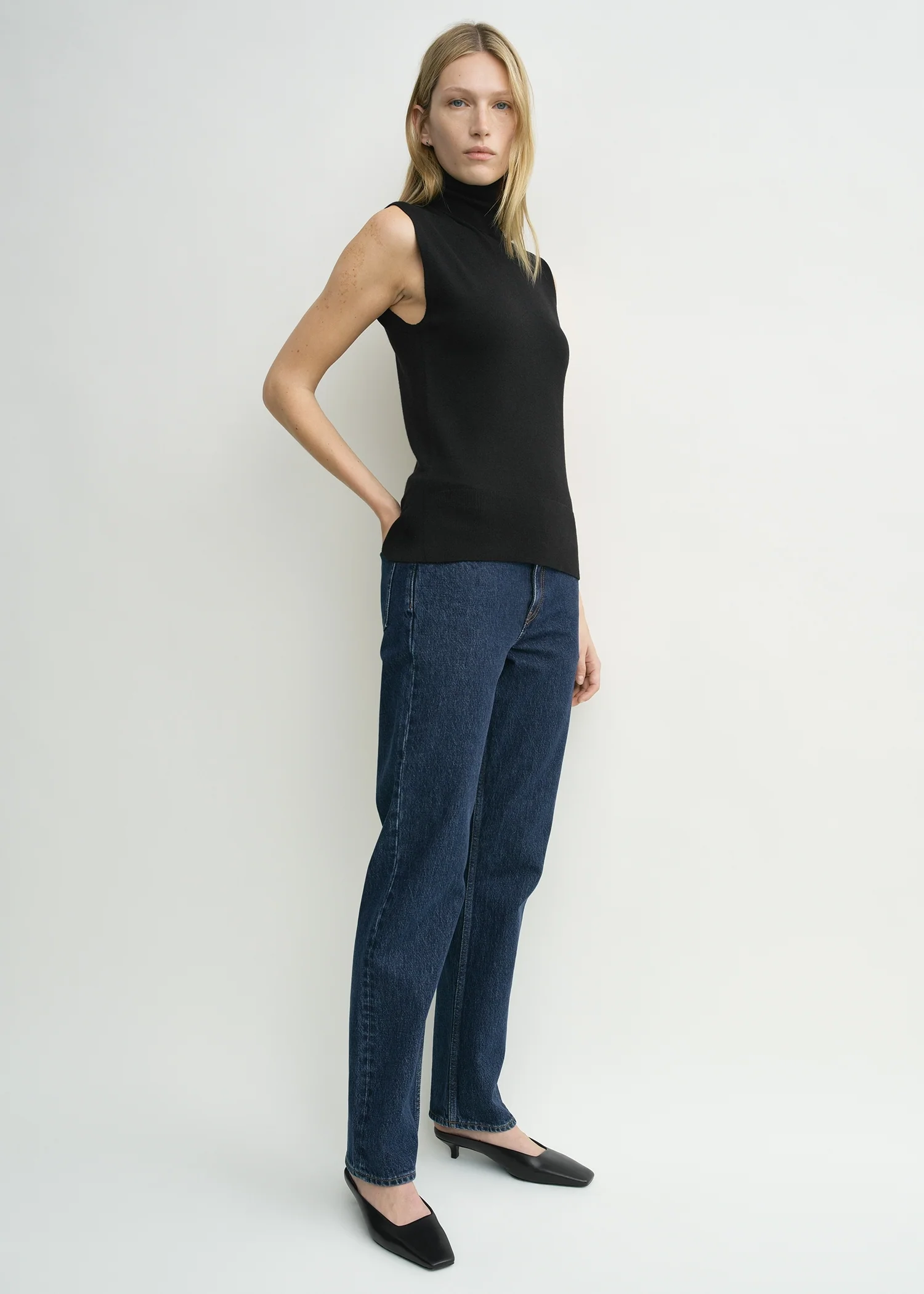 Sleeveless fine turtleneck black - Image 2
