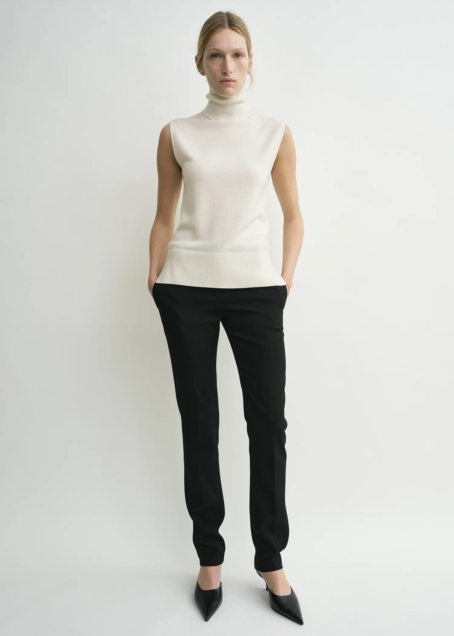 Sleeveless fine turtleneck ecru - Image 2