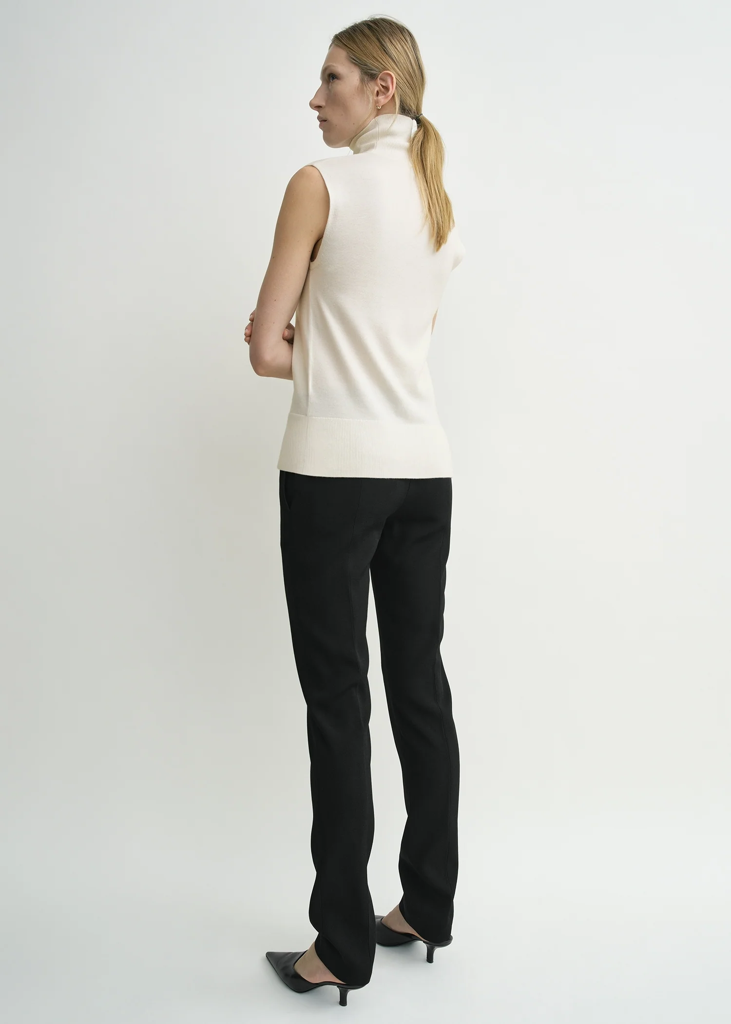 Sleeveless fine turtleneck ecru - Image 3
