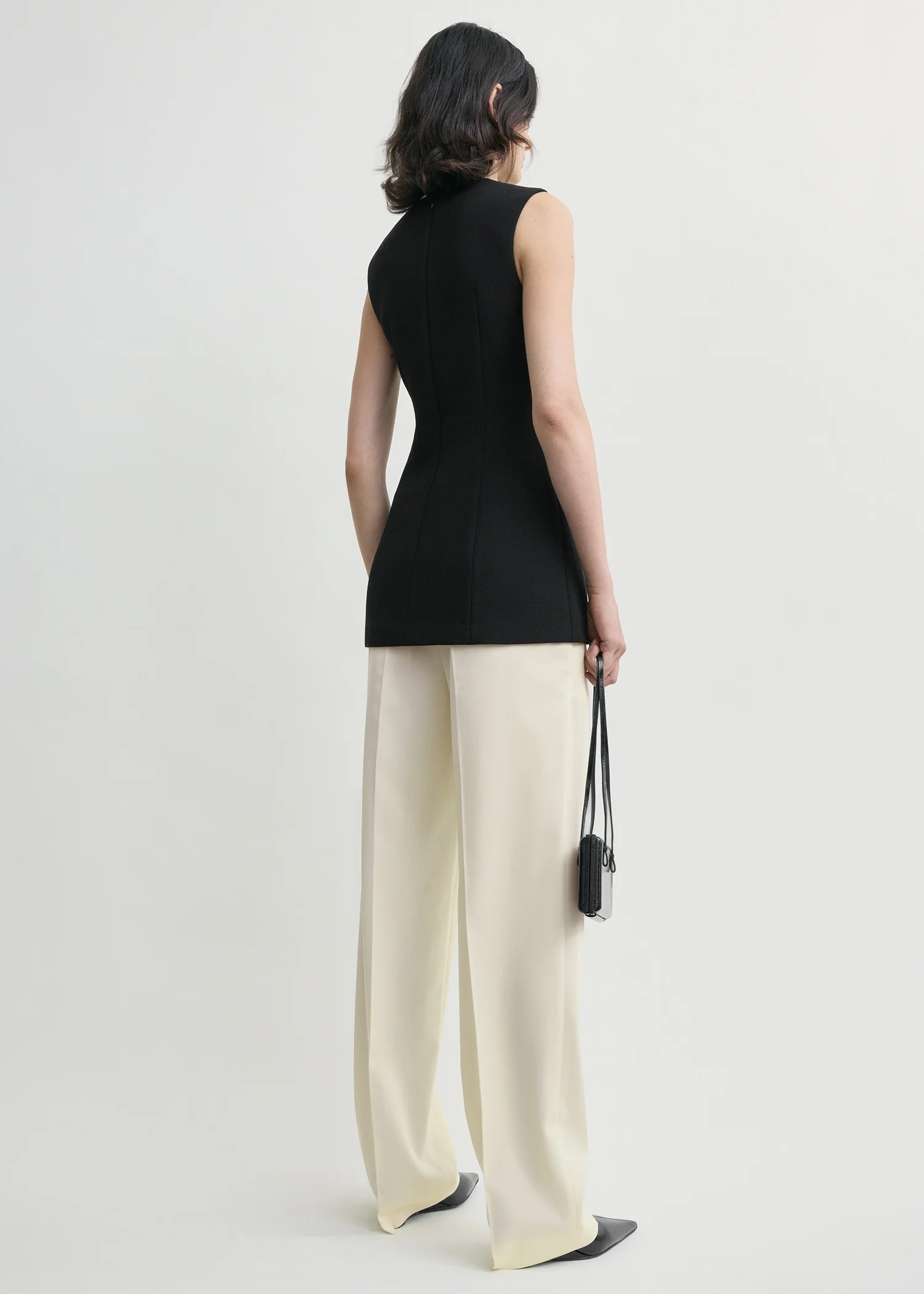 Sleeveless pocket top black - Image 3