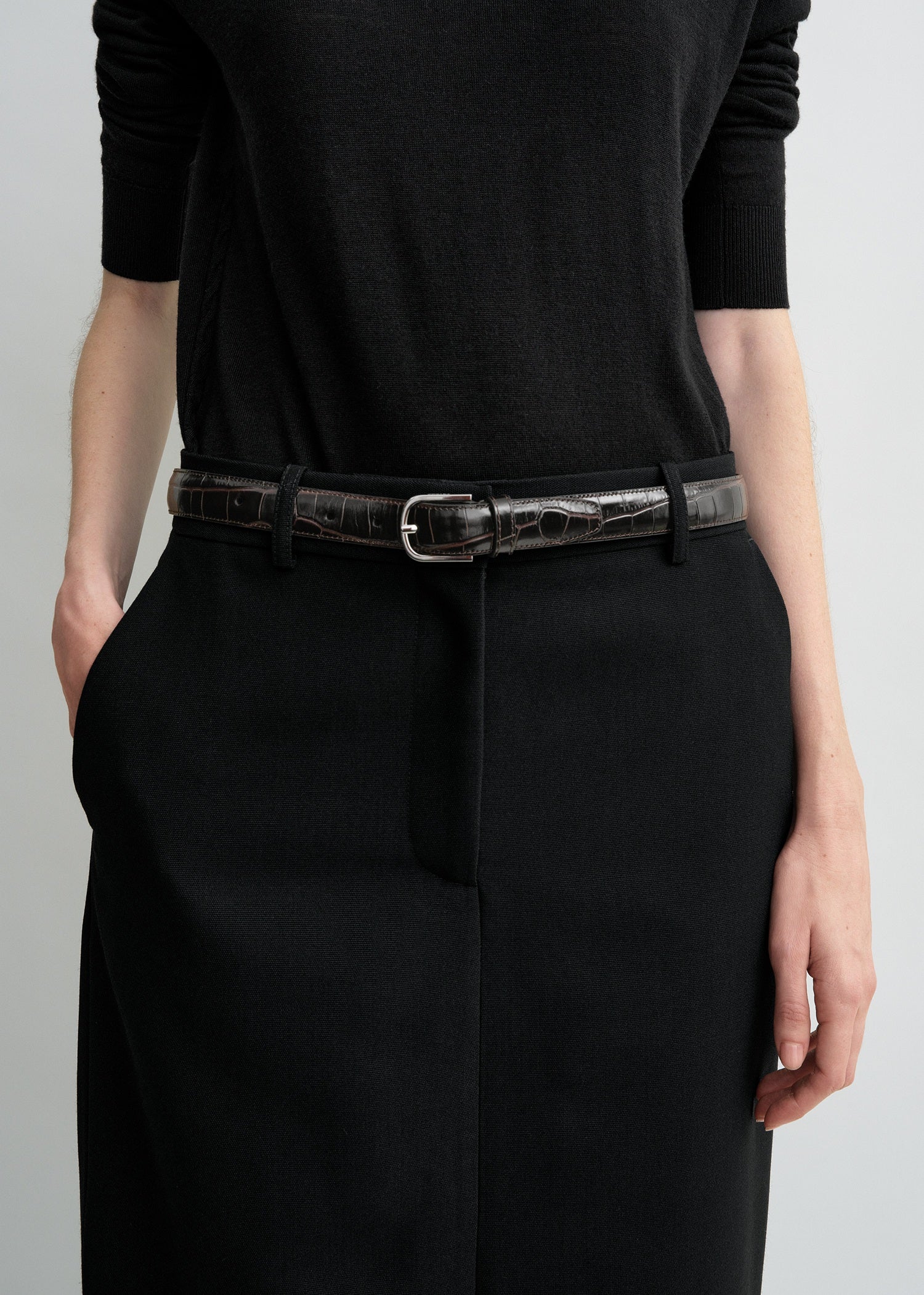 Slim croco-embossed belt chocolate - Image 2
