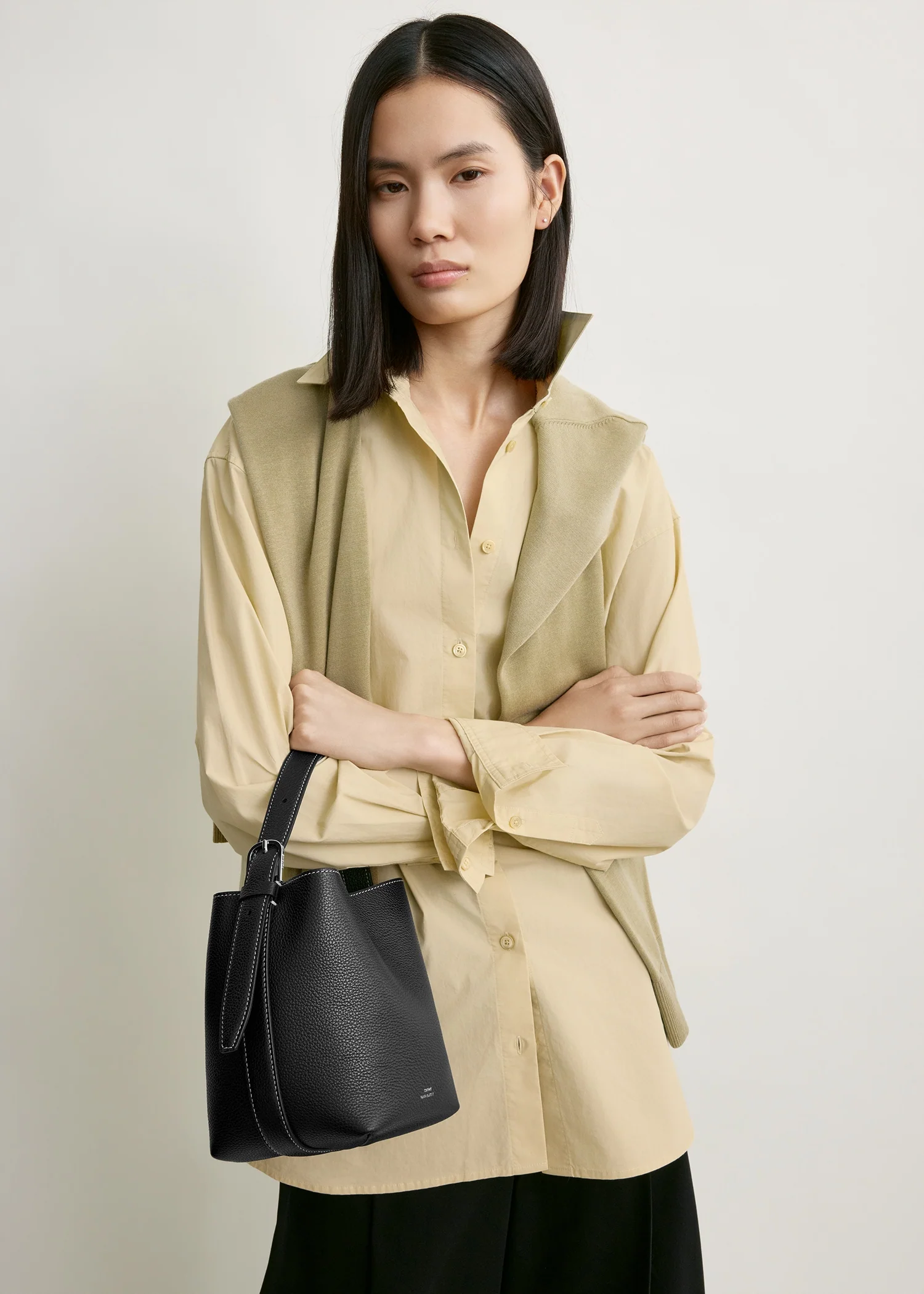 Small belted grained-leather tote black - Image 3