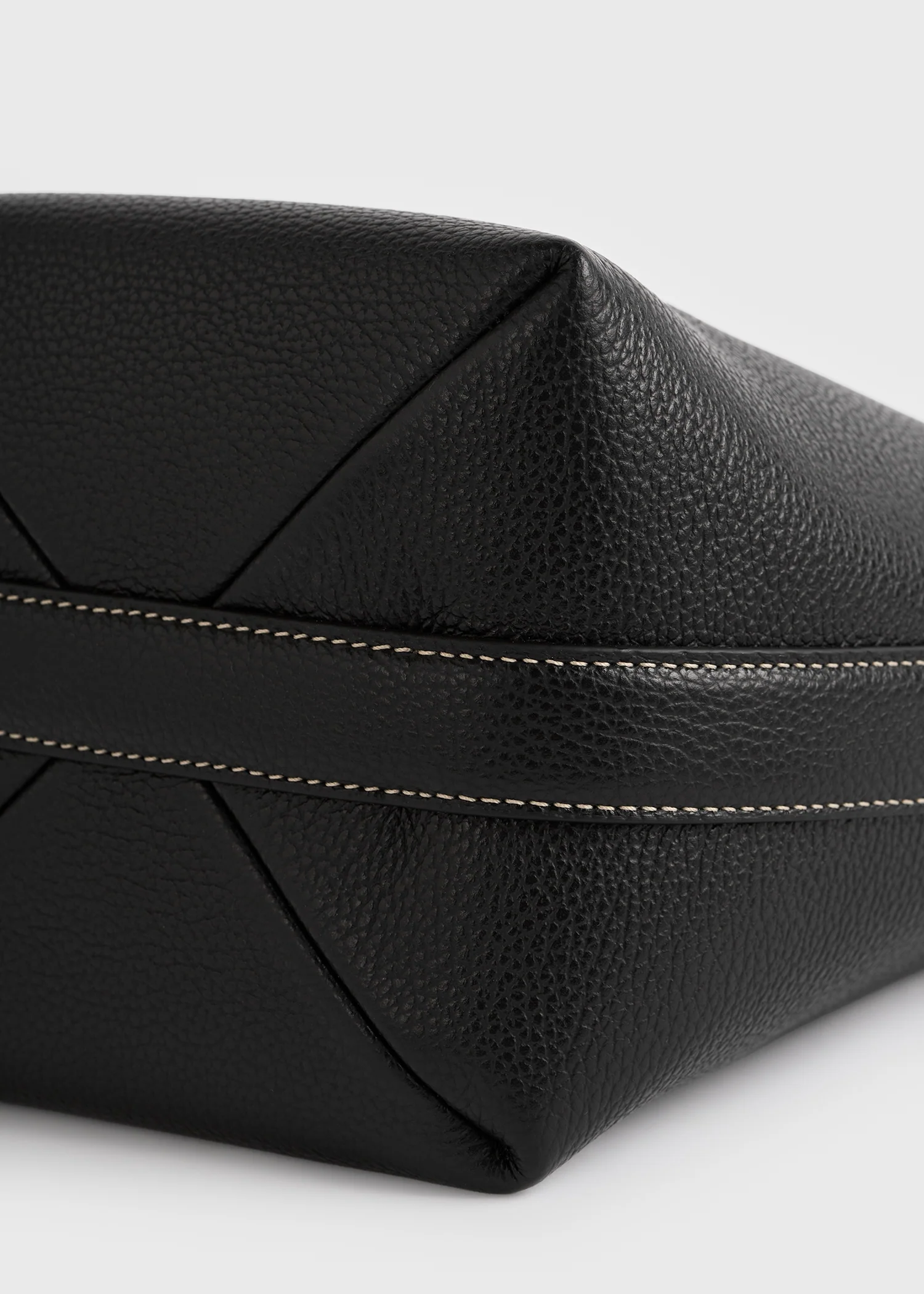Small belted grained-leather tote black - Image 4