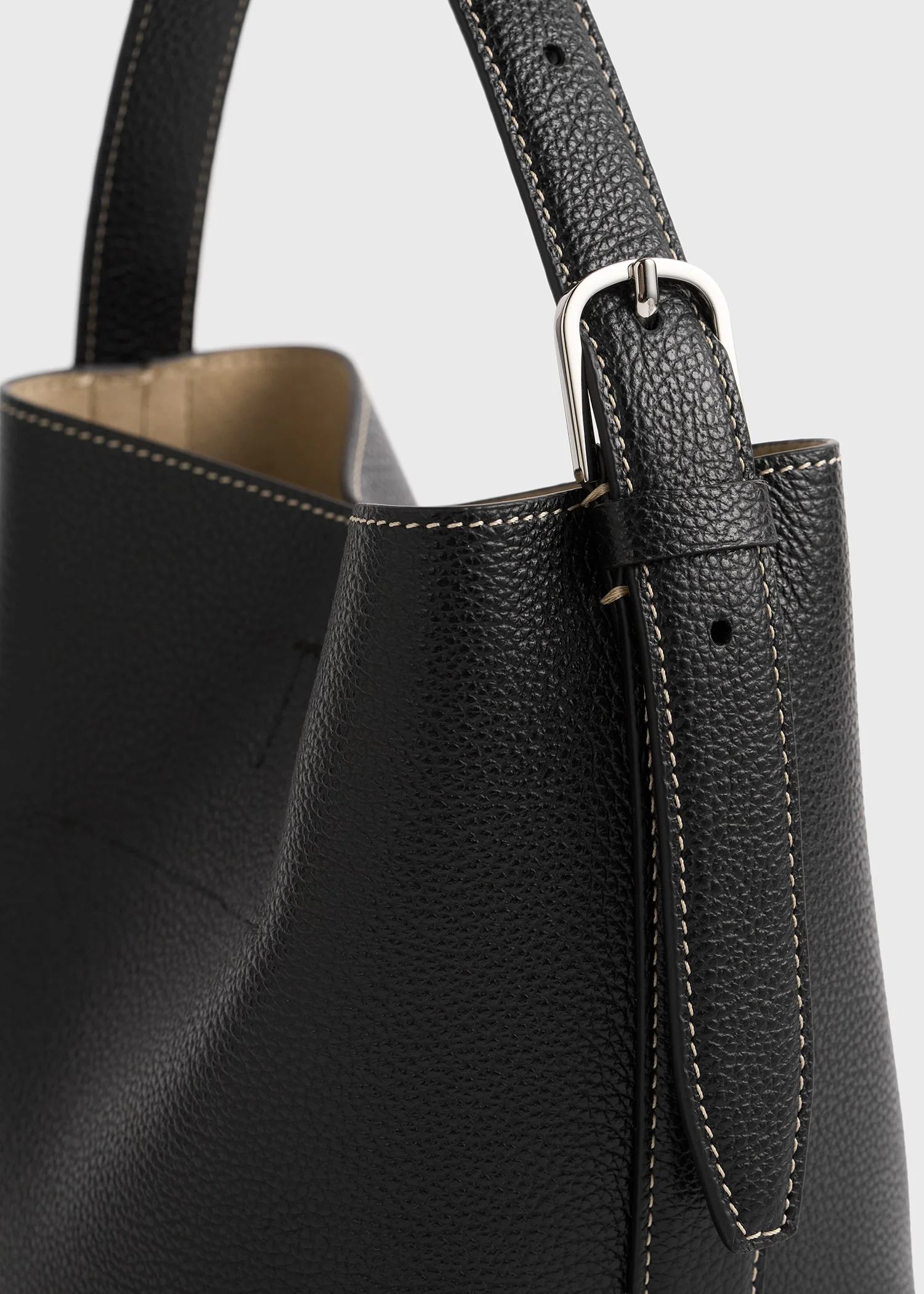 Small belted grained-leather tote black - Image 5
