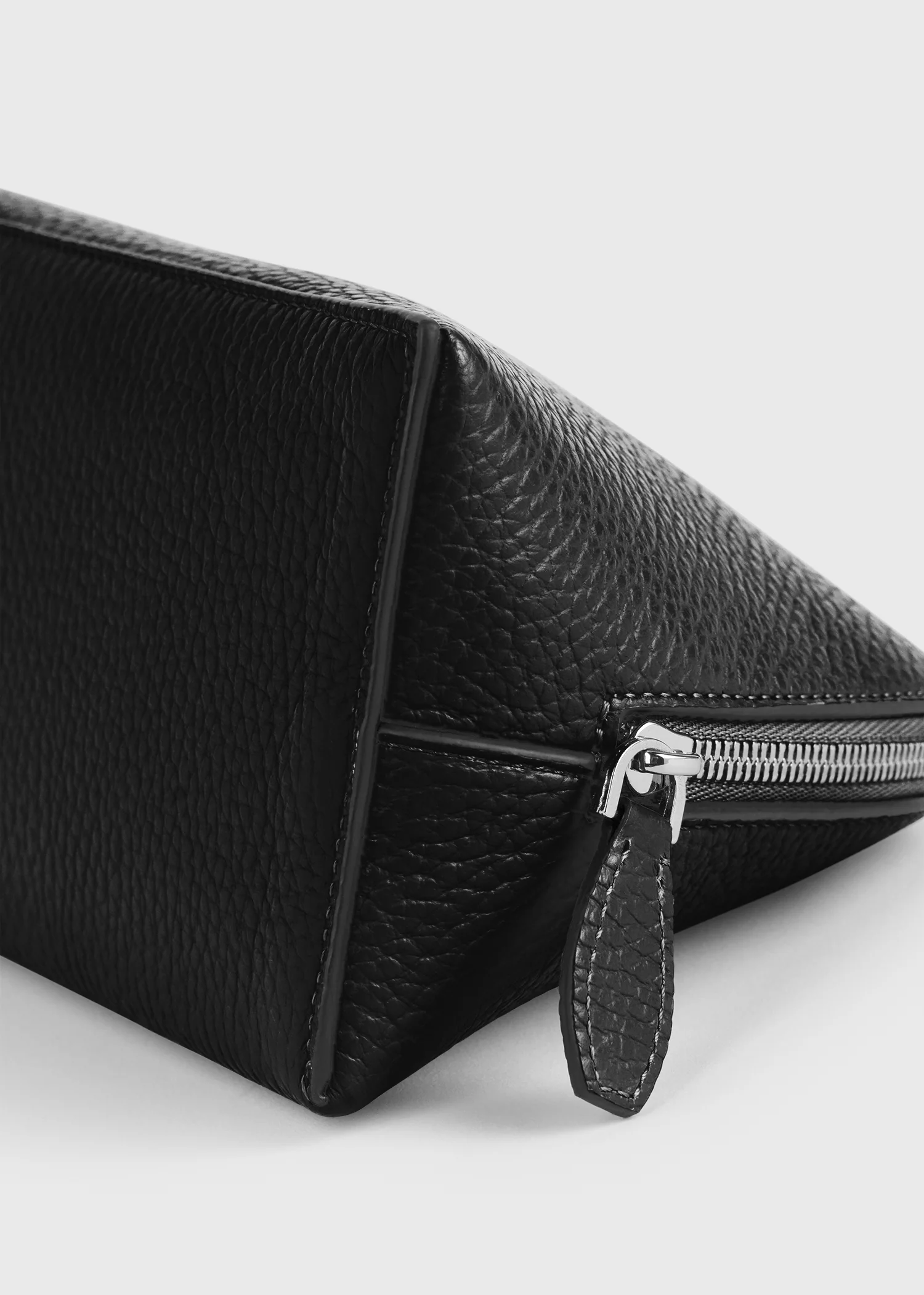 Small grained-leather day pouch black - Image 5