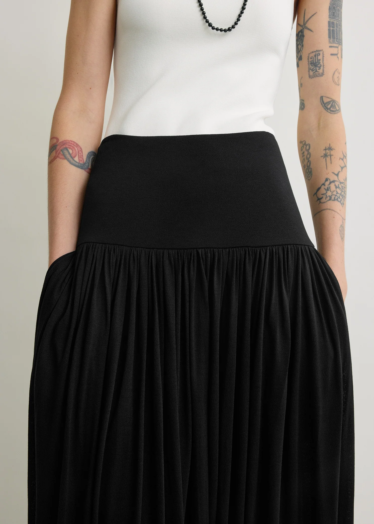 Soft gathered skirt black - Image 4