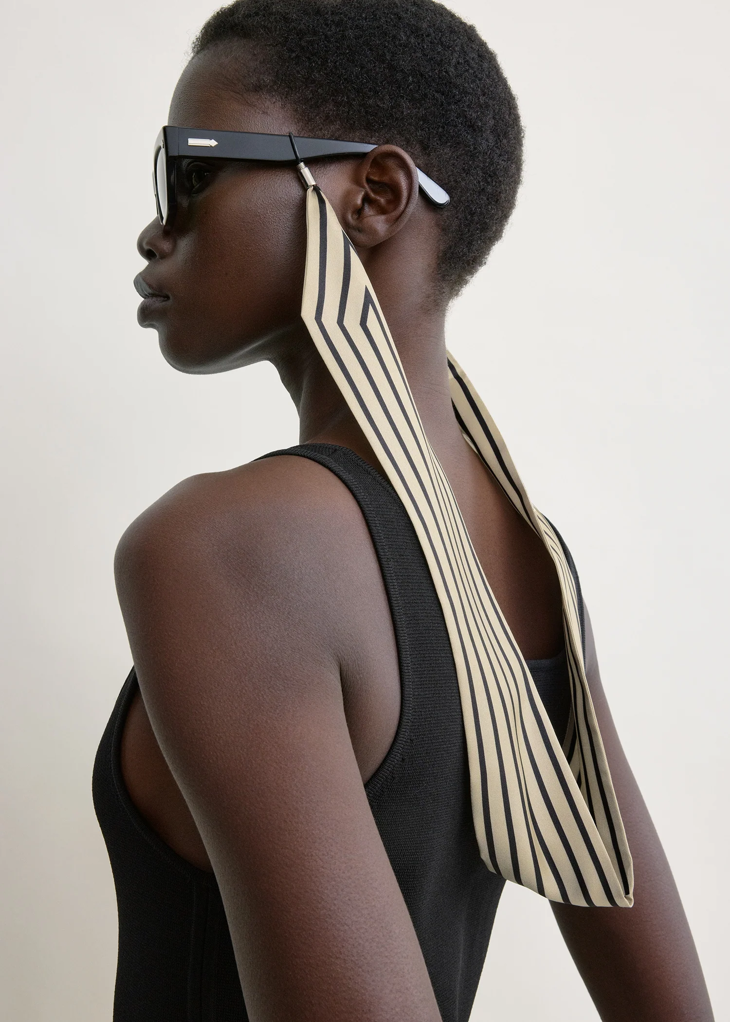 Striped sunglasses scarf ecru/black - Image 3