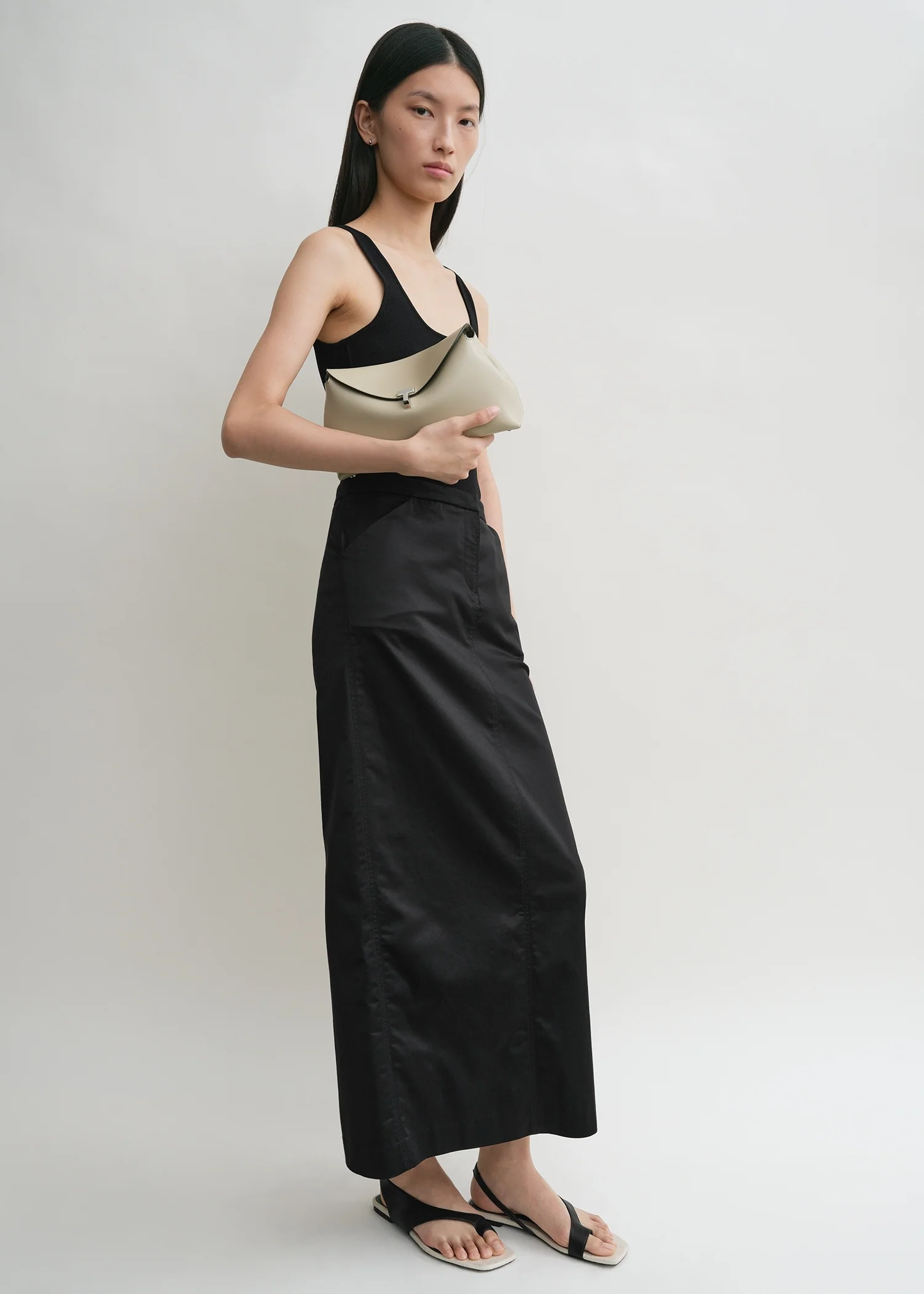 T-lock leather clutch fawn - Image 3