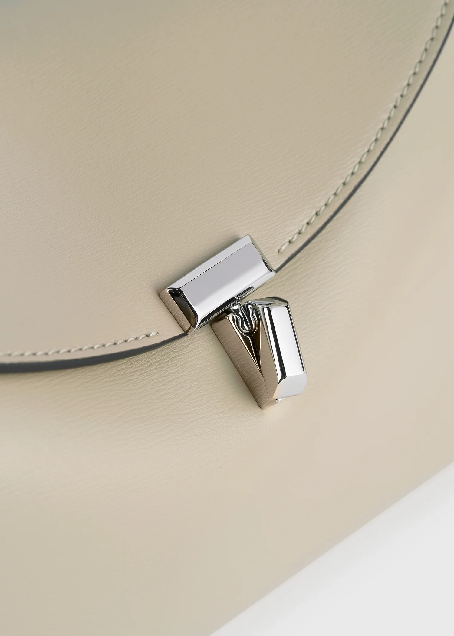 T-lock leather clutch fawn - Image 7