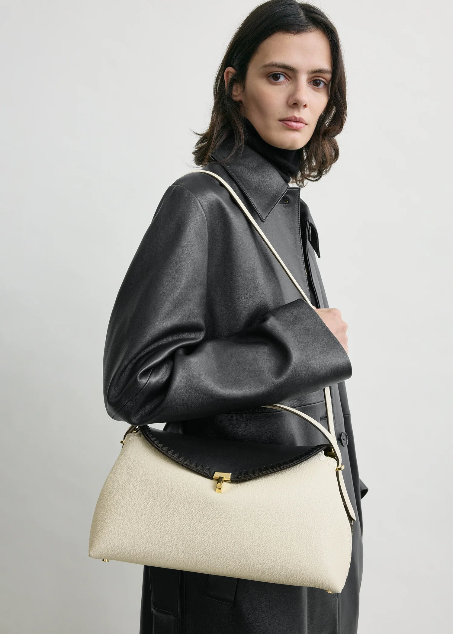 T-lock embroidered leather top handle black/milk - Image 2